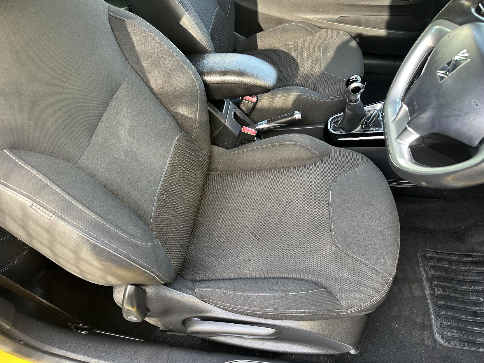 Citroen DS3 1.6 VTi DStyle Plus Hatchback 3dr Petrol Manual Euro 5 (120 ps)