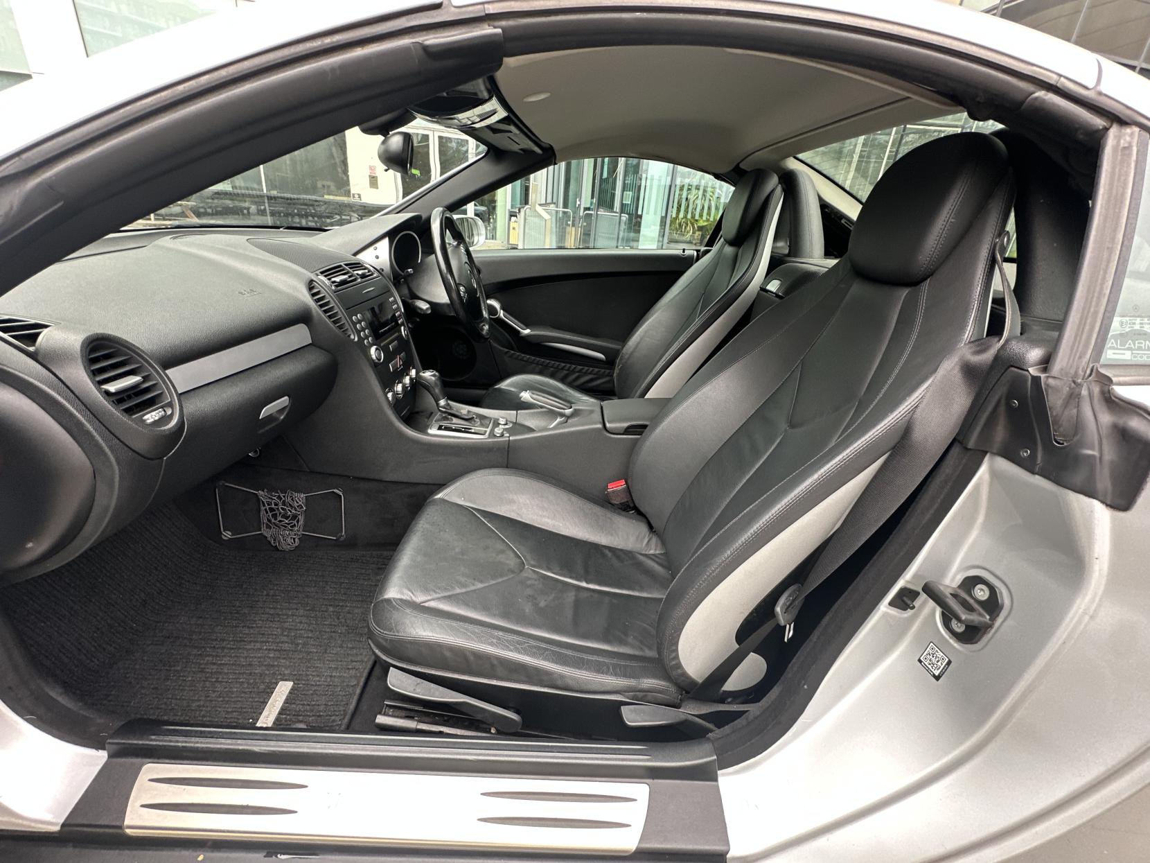 Mercedes-Benz SLK 1.8 SLK200 Kompressor Convertible 2dr Petrol Automatic (211 g/km, 163 bhp)