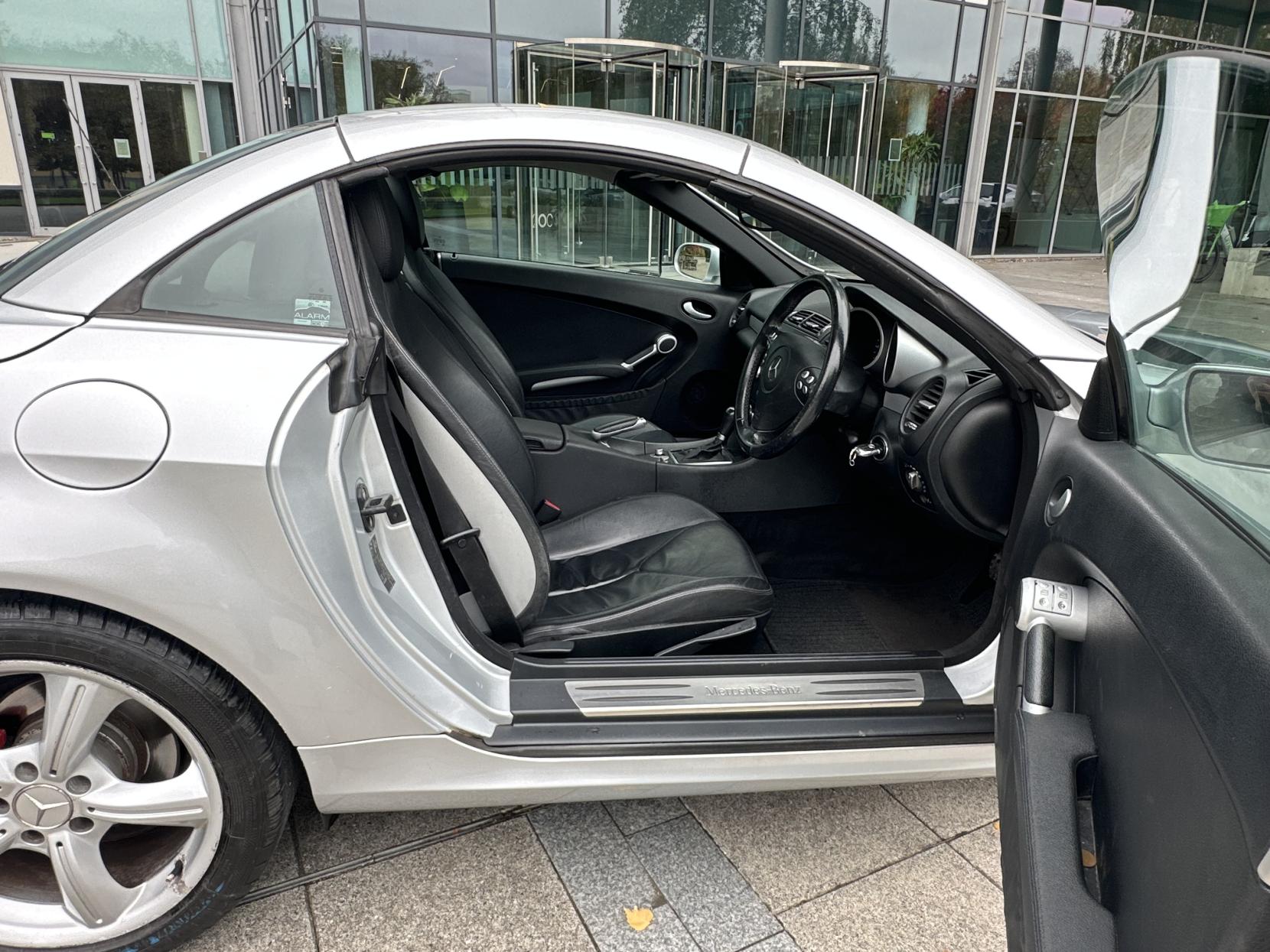 Mercedes-Benz SLK 1.8 SLK200 Kompressor Convertible 2dr Petrol Automatic (211 g/km, 163 bhp)