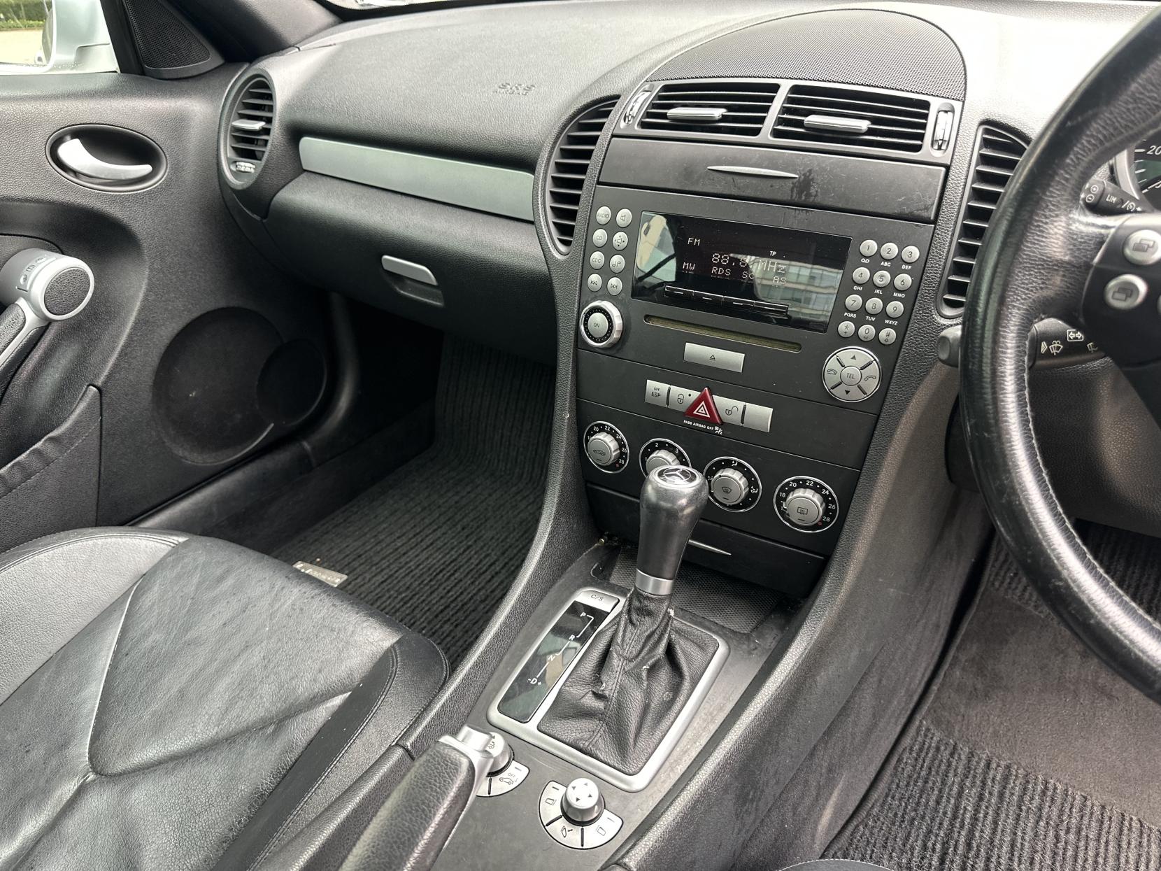 Mercedes-Benz SLK 1.8 SLK200 Kompressor Convertible 2dr Petrol Automatic (211 g/km, 163 bhp)
