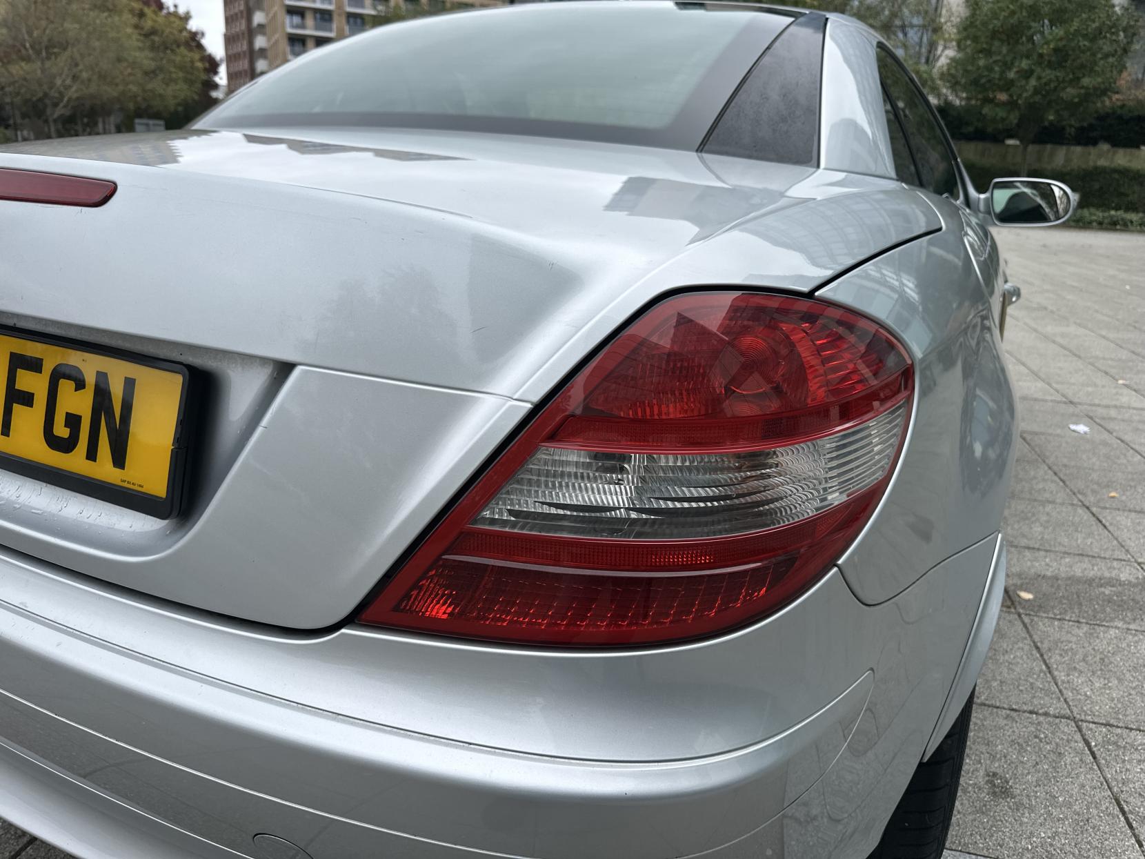 Mercedes-Benz SLK 1.8 SLK200 Kompressor Convertible 2dr Petrol Automatic (211 g/km, 163 bhp)