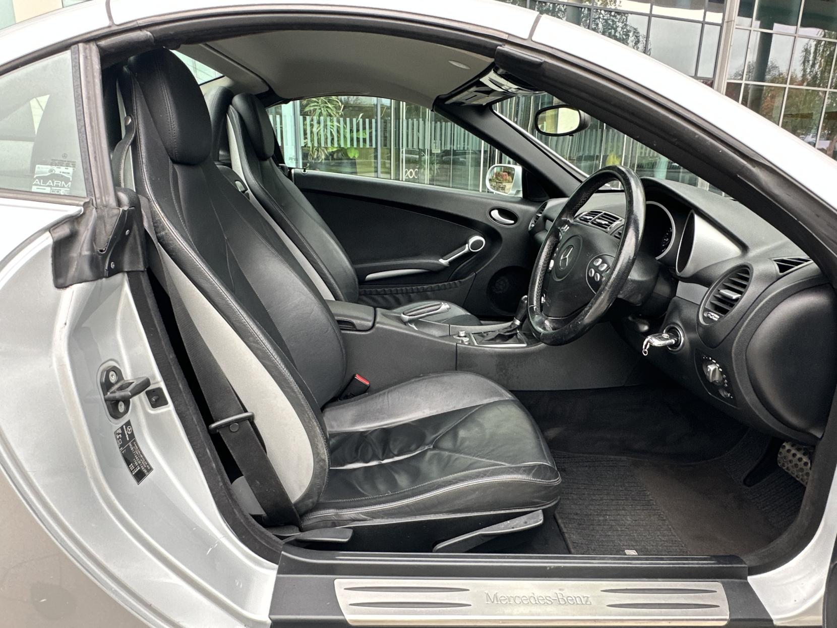 Mercedes-Benz SLK 1.8 SLK200 Kompressor Convertible 2dr Petrol Automatic (211 g/km, 163 bhp)