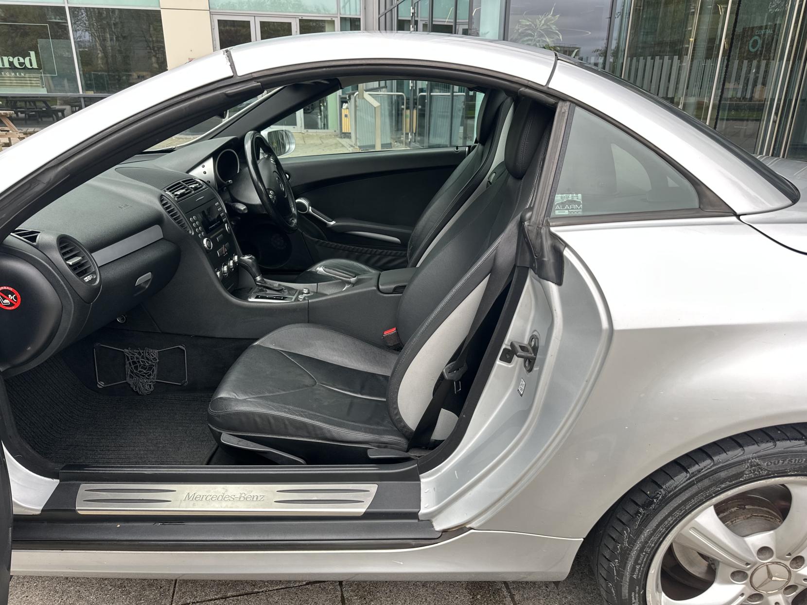 Mercedes-Benz SLK 1.8 SLK200 Kompressor Convertible 2dr Petrol Automatic (211 g/km, 163 bhp)