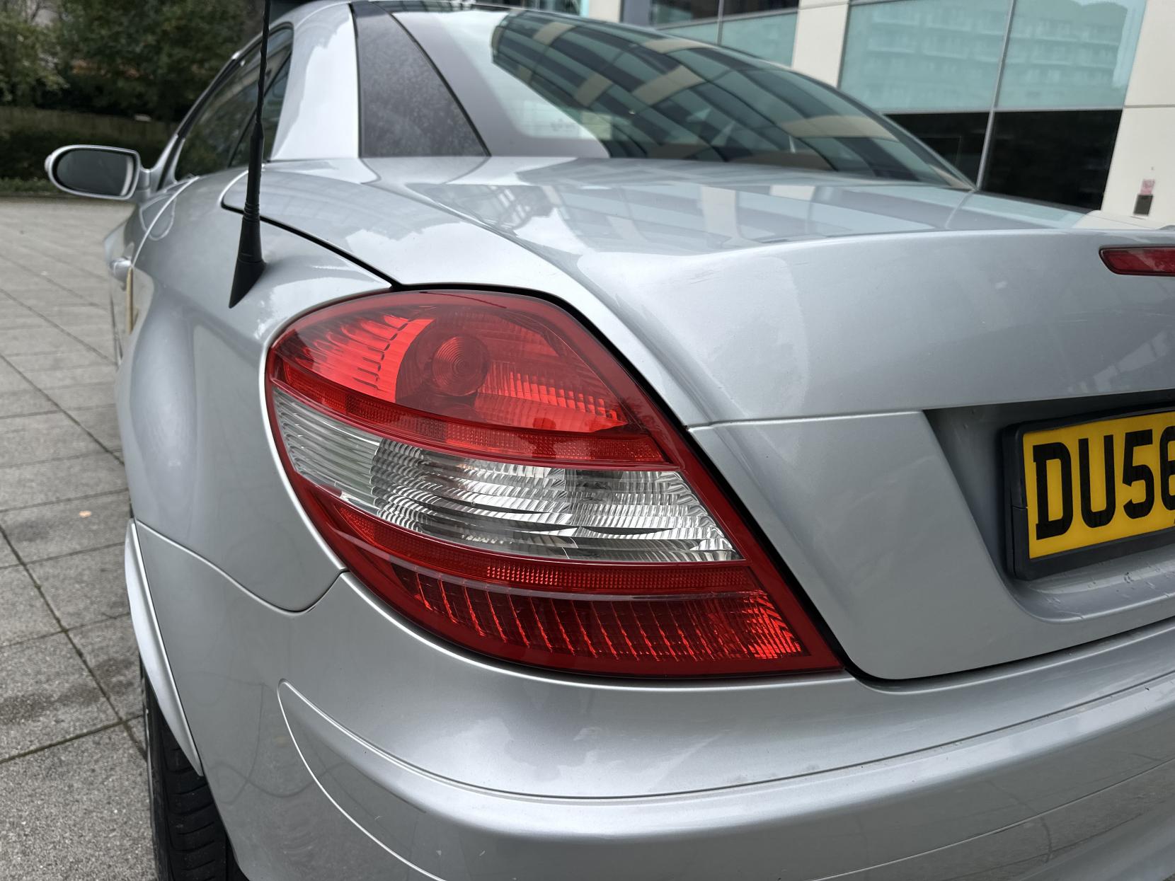 Mercedes-Benz SLK 1.8 SLK200 Kompressor Convertible 2dr Petrol Automatic (211 g/km, 163 bhp)
