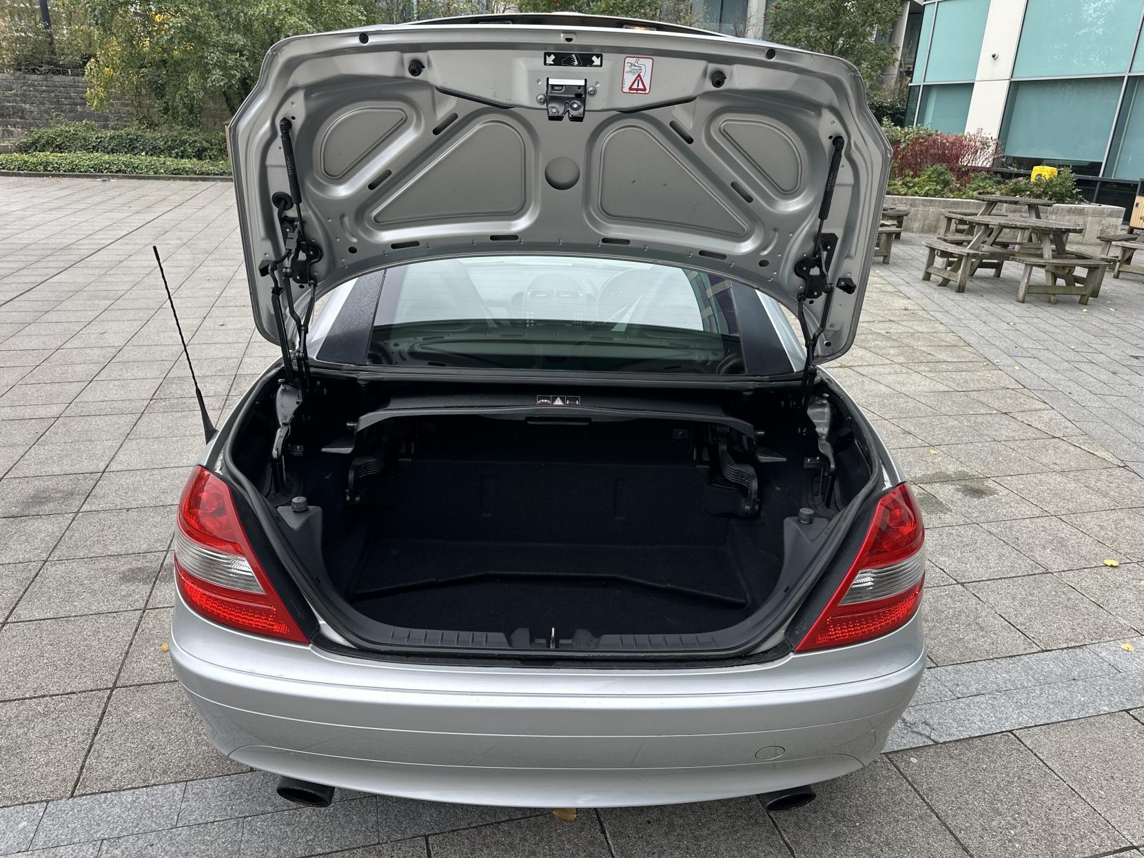 Mercedes-Benz SLK 1.8 SLK200 Kompressor Convertible 2dr Petrol Automatic (211 g/km, 163 bhp)