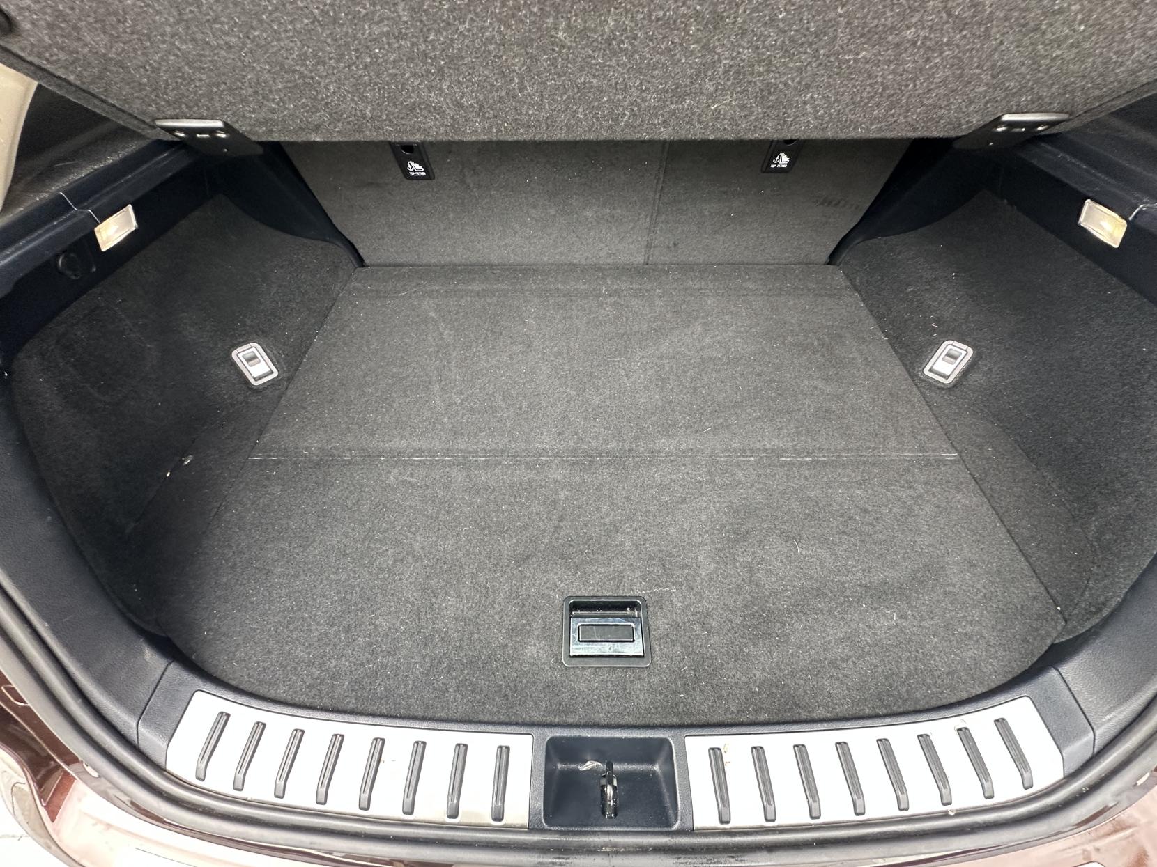 Lexus NX 2.5 300h Premier SUV 5dr Petrol Hybrid E-CVT 4WD Euro 6 (s/s) (197 ps)