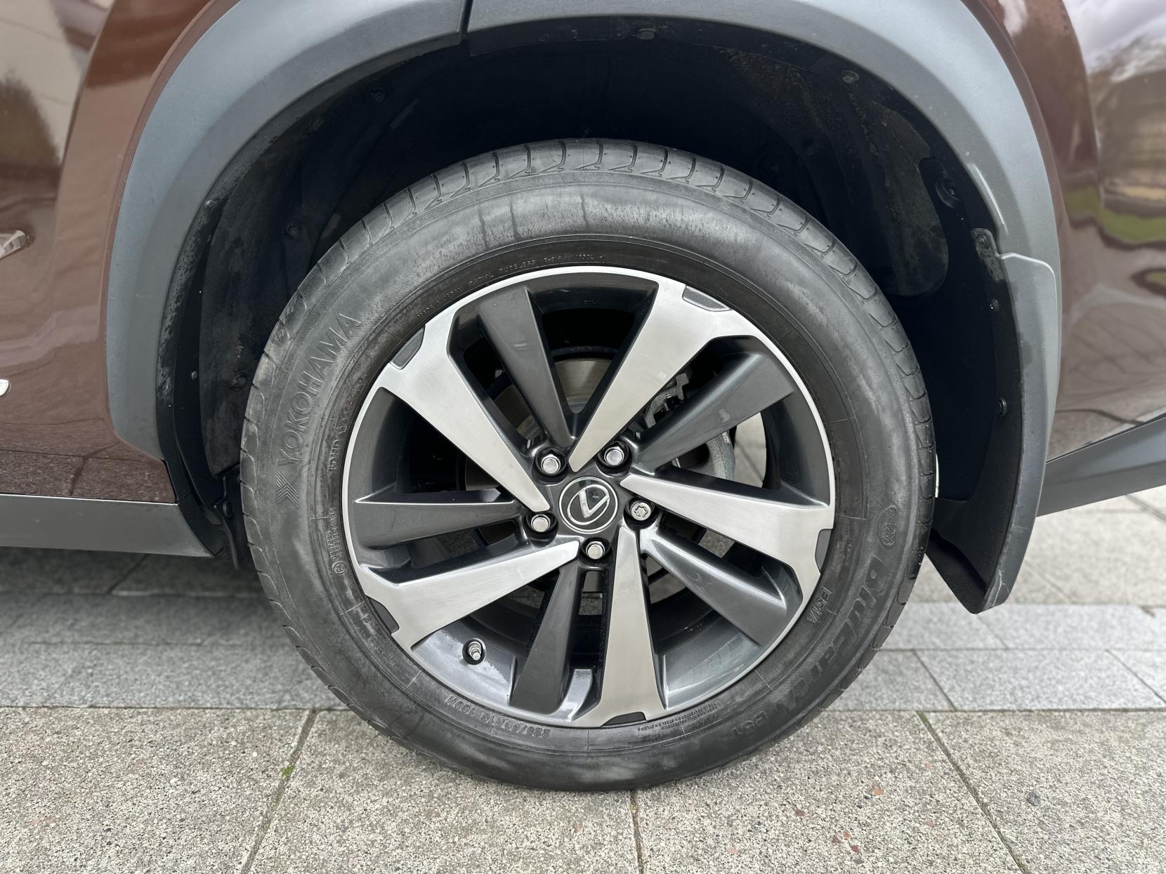 Lexus NX 2.5 300h Premier SUV 5dr Petrol Hybrid E-CVT 4WD Euro 6 (s/s) (197 ps)