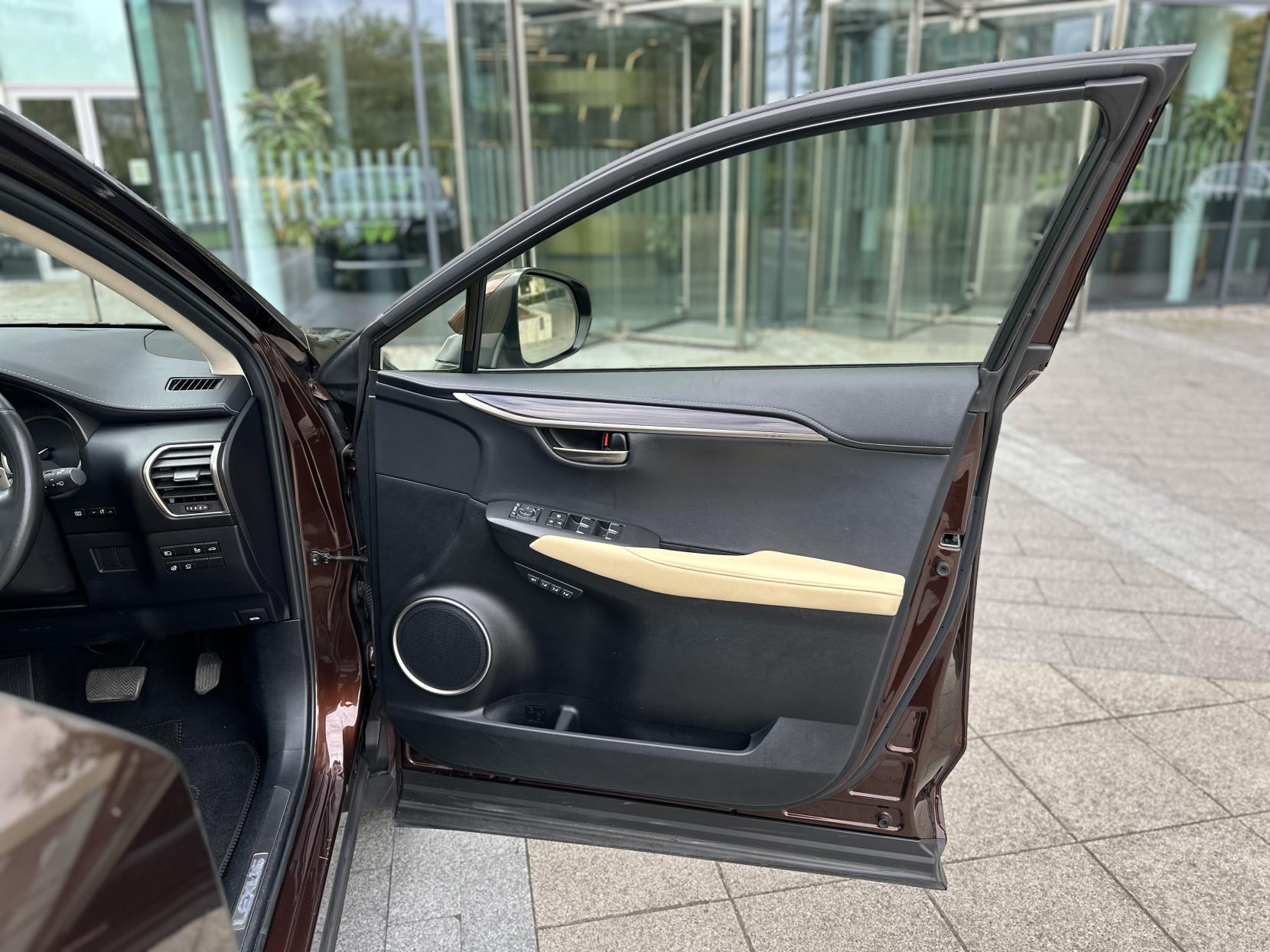Lexus NX 2.5 300h Premier SUV 5dr Petrol Hybrid E-CVT 4WD Euro 6 (s/s) (197 ps)