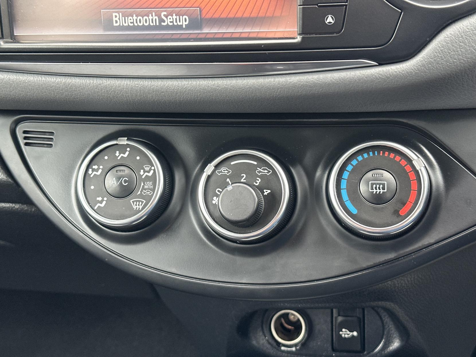 Toyota Yaris 1.33 Dual VVT-i Icon Hatchback 5dr Petrol Multidrive S Euro 5 (99 ps)