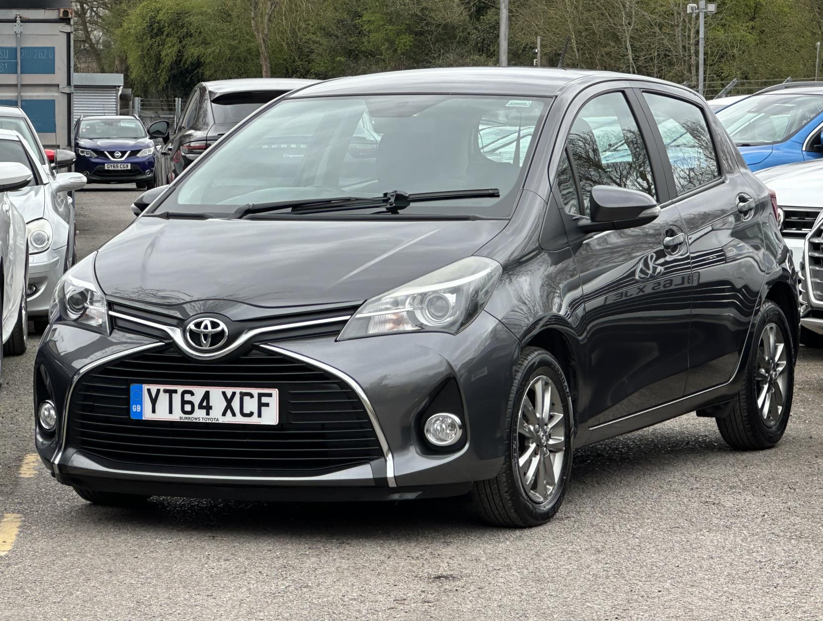 Toyota Yaris 1.33 Dual VVT-i Icon Hatchback 5dr Petrol Multidrive S Euro 5 (99 ps)