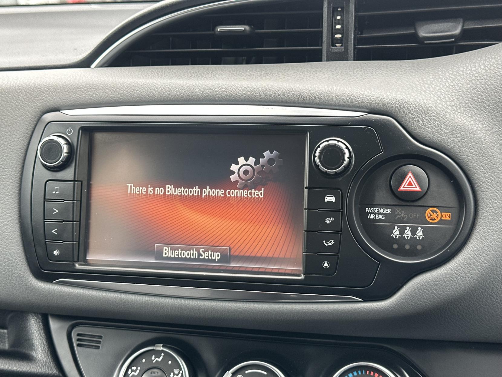 Toyota Yaris 1.33 Dual VVT-i Icon Hatchback 5dr Petrol Multidrive S Euro 5 (99 ps)