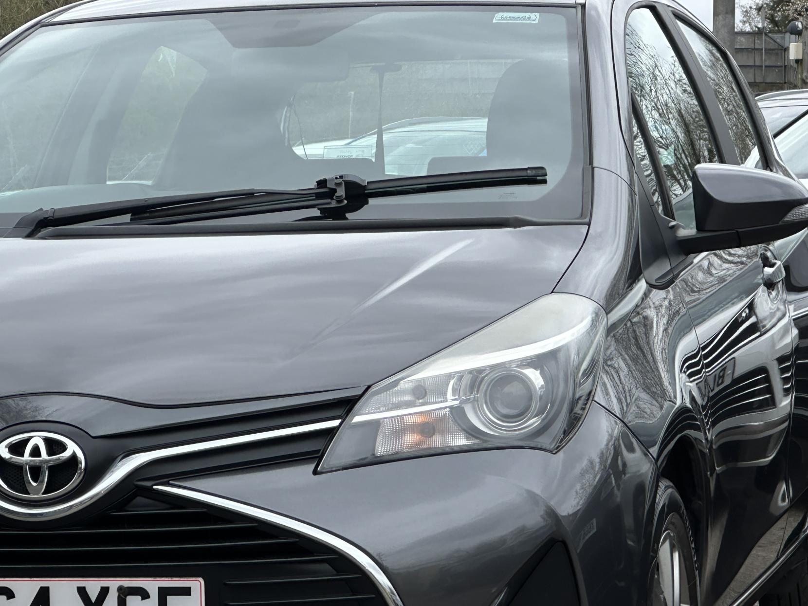 Toyota Yaris 1.33 Dual VVT-i Icon Hatchback 5dr Petrol Multidrive S Euro 5 (99 ps)