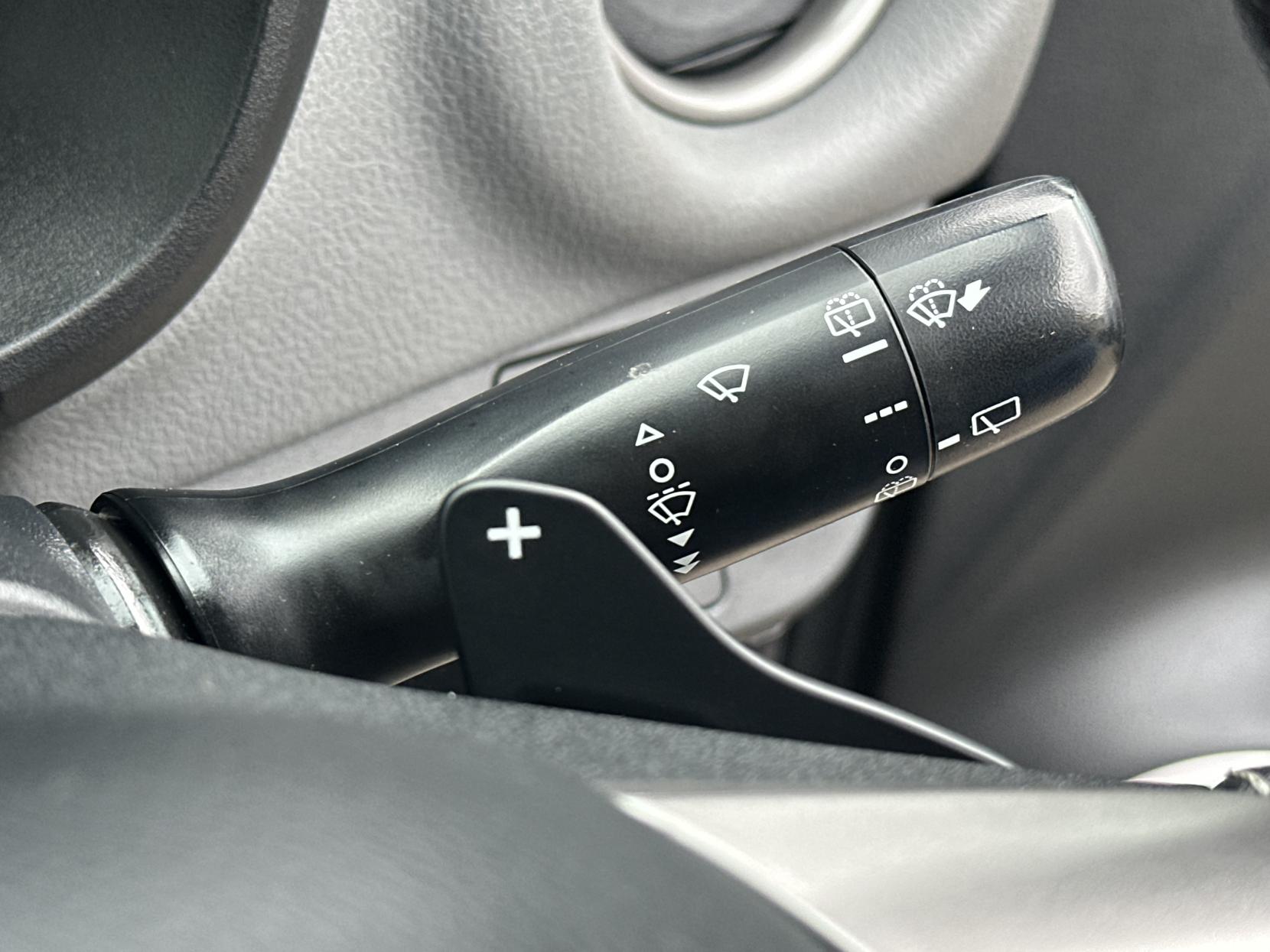 Toyota Yaris 1.33 Dual VVT-i Icon Hatchback 5dr Petrol Multidrive S Euro 5 (99 ps)