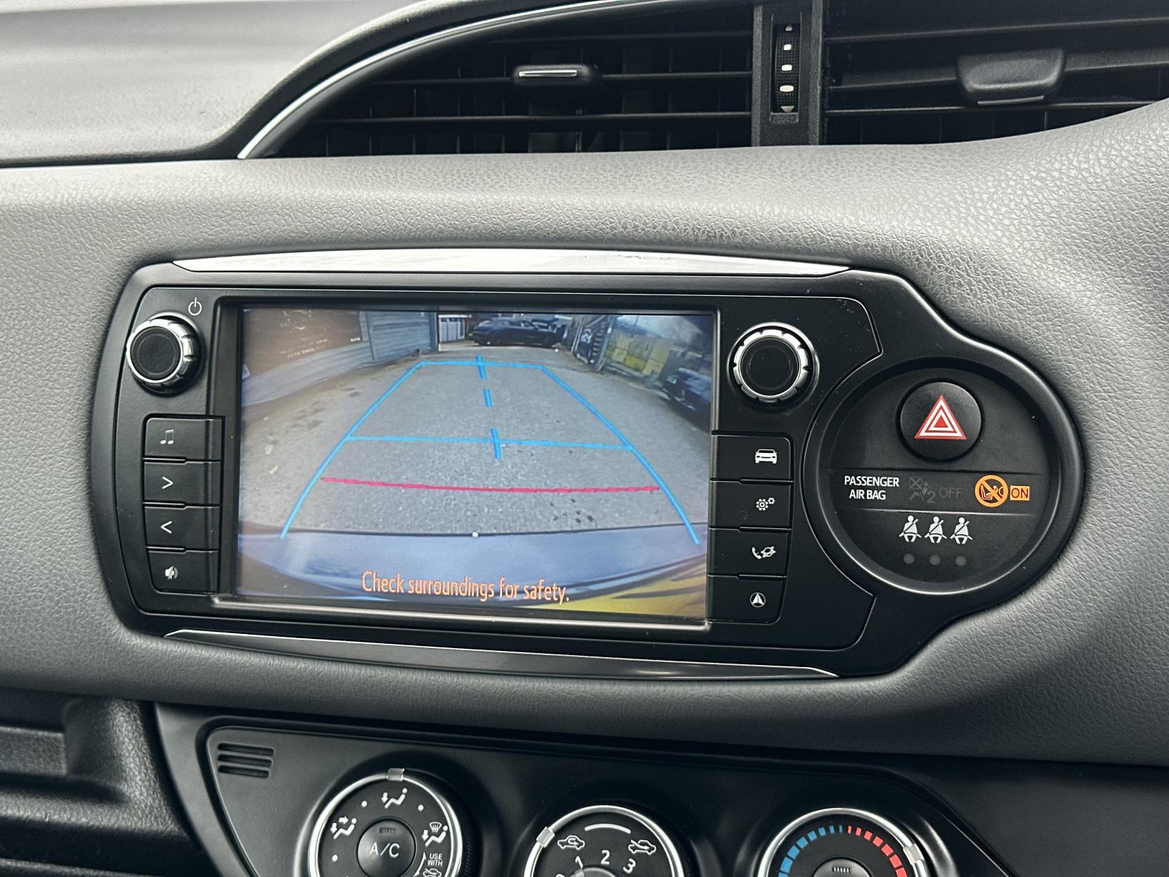 Toyota Yaris 1.33 Dual VVT-i Icon Hatchback 5dr Petrol Multidrive S Euro 5 (99 ps)