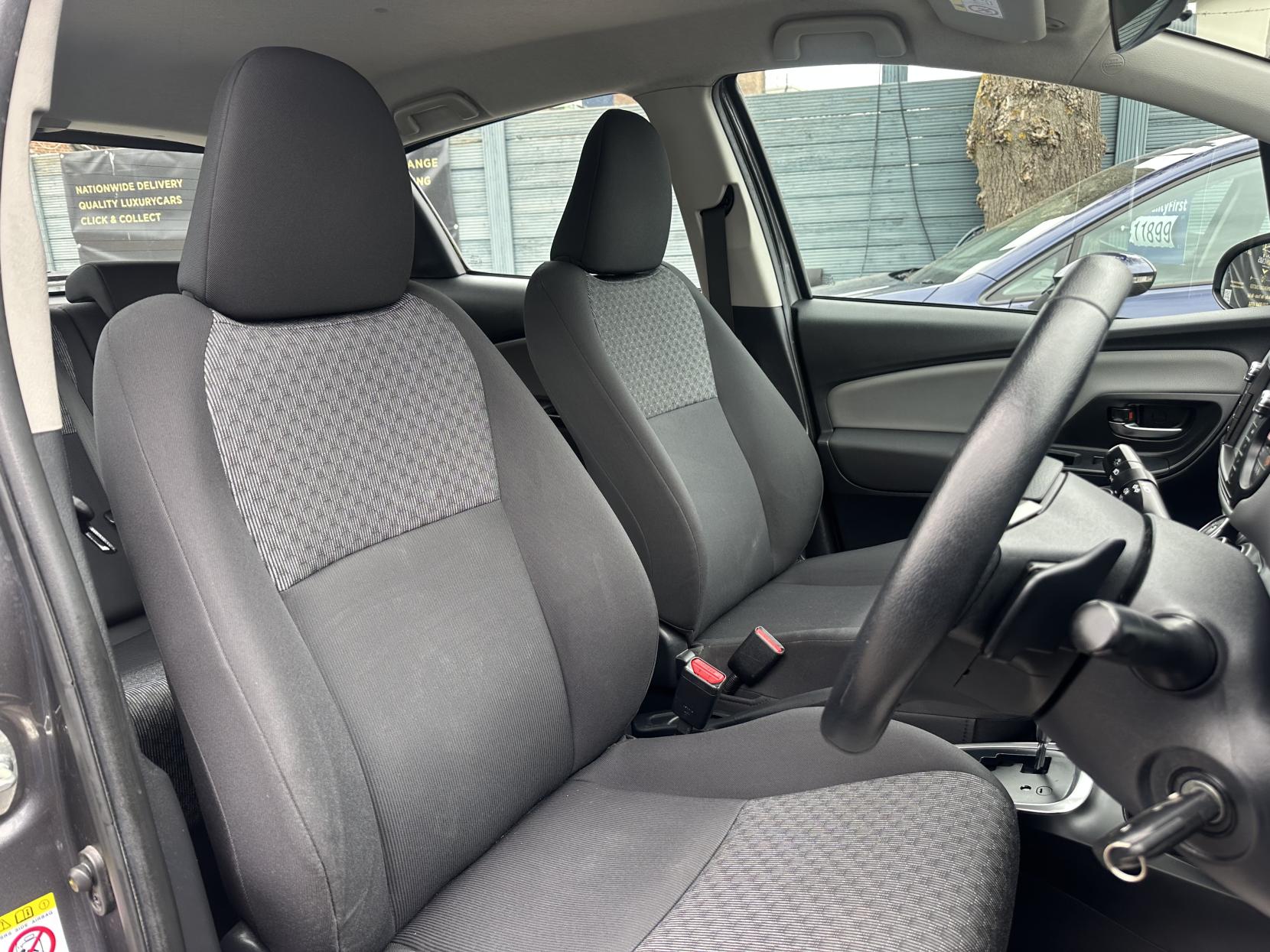 Toyota Yaris 1.33 Dual VVT-i Icon Hatchback 5dr Petrol Multidrive S Euro 5 (99 ps)