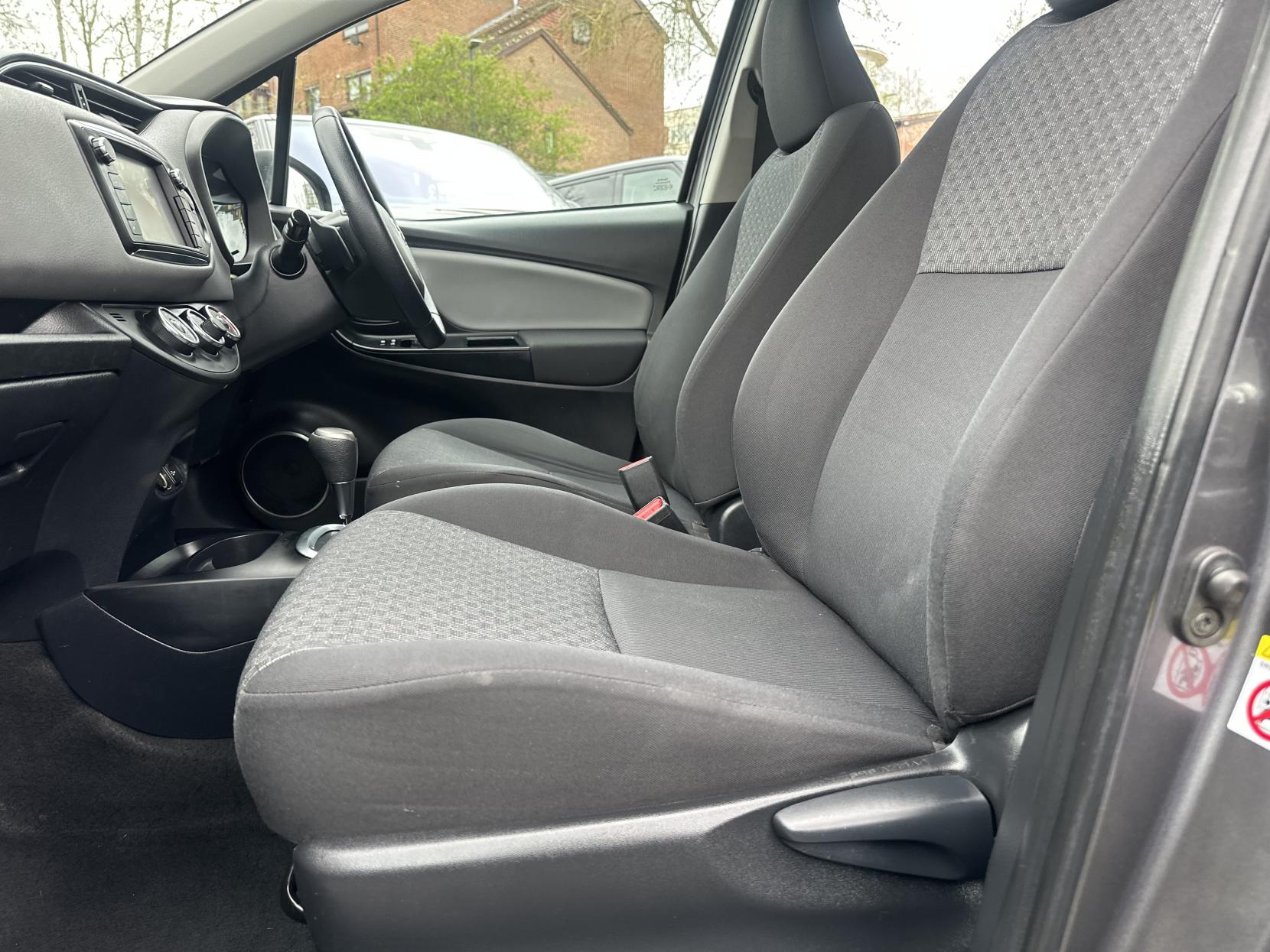 Toyota Yaris 1.33 Dual VVT-i Icon Hatchback 5dr Petrol Multidrive S Euro 5 (99 ps)