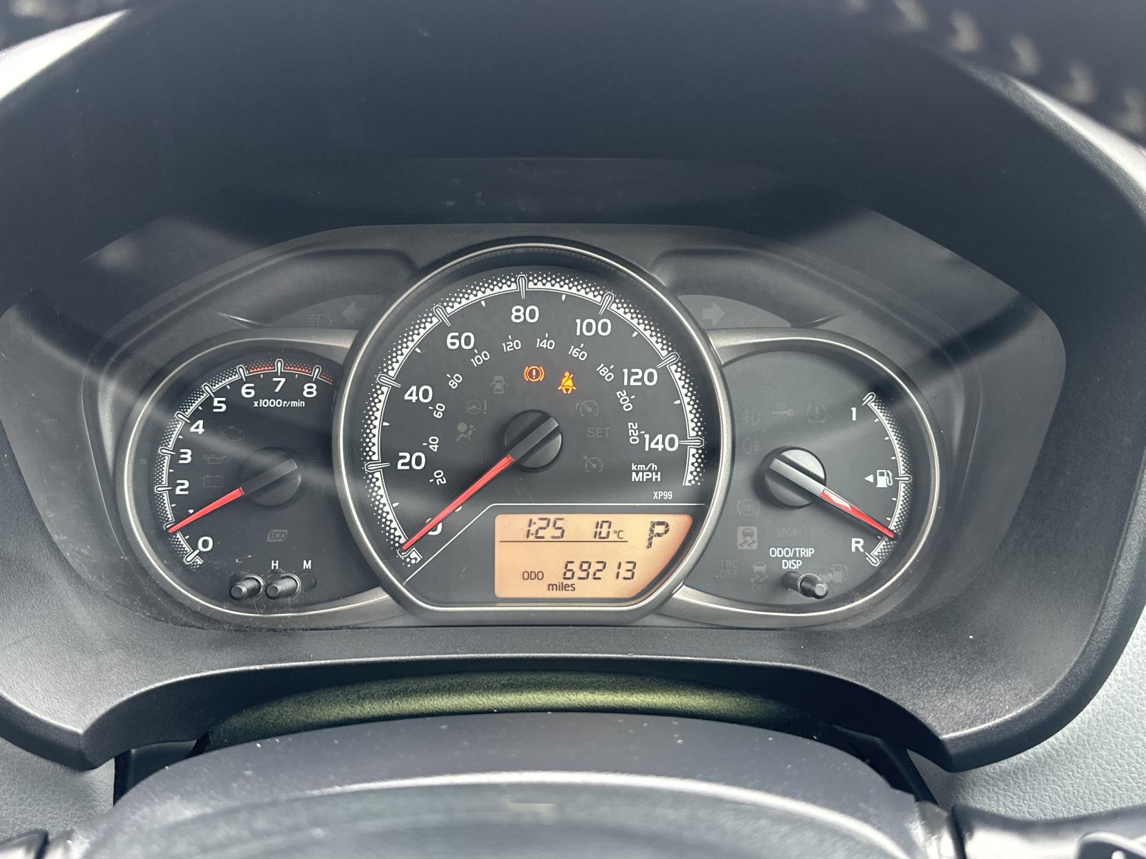 Toyota Yaris 1.33 Dual VVT-i Icon Hatchback 5dr Petrol Multidrive S Euro 5 (99 ps)