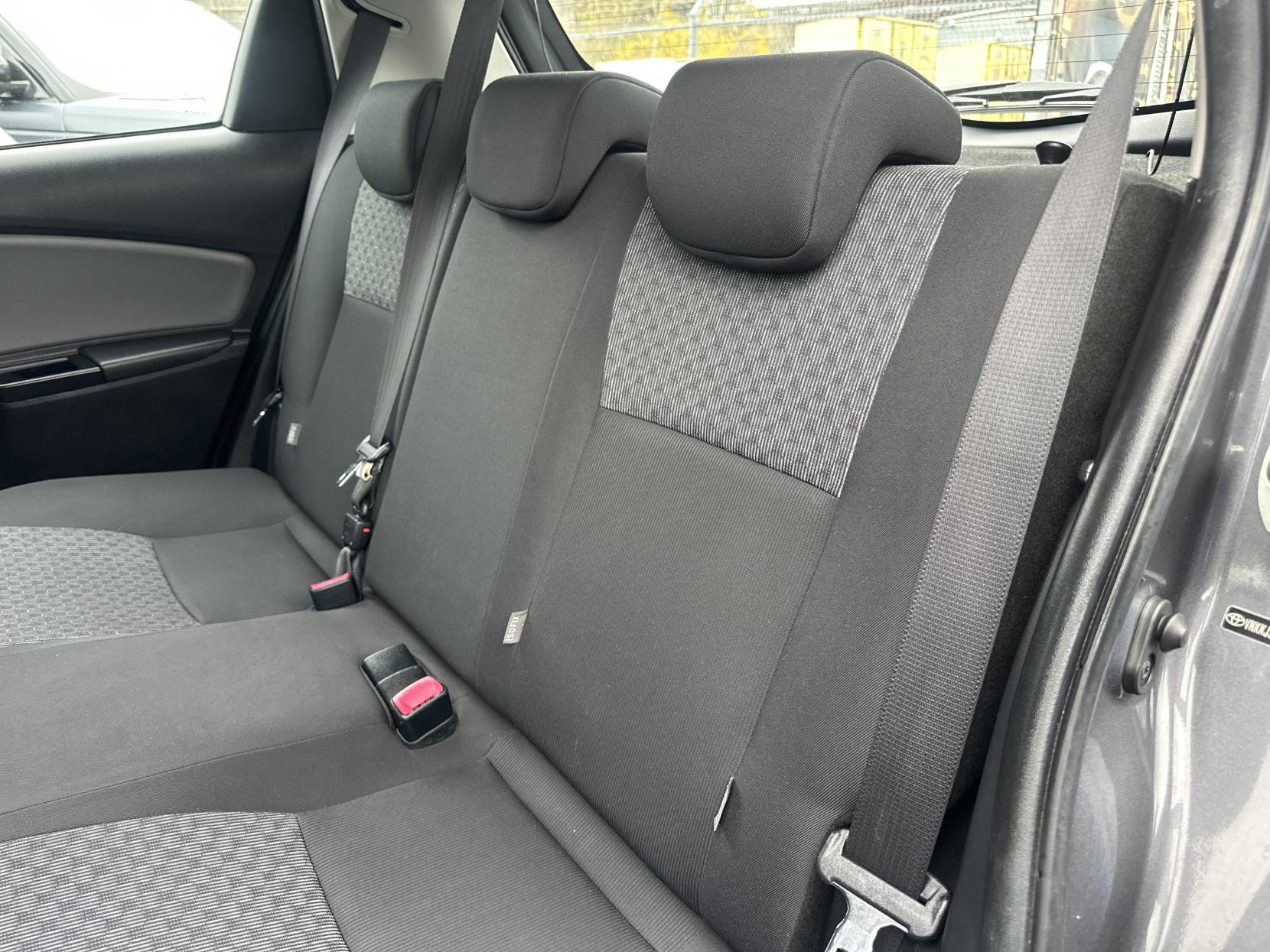 Toyota Yaris 1.33 Dual VVT-i Icon Hatchback 5dr Petrol Multidrive S Euro 5 (99 ps)