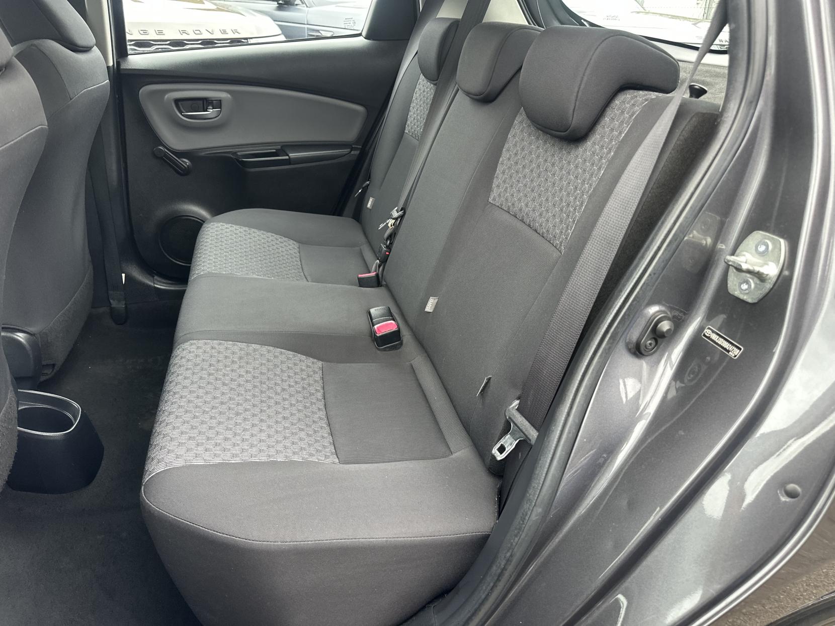 Toyota Yaris 1.33 Dual VVT-i Icon Hatchback 5dr Petrol Multidrive S Euro 5 (99 ps)