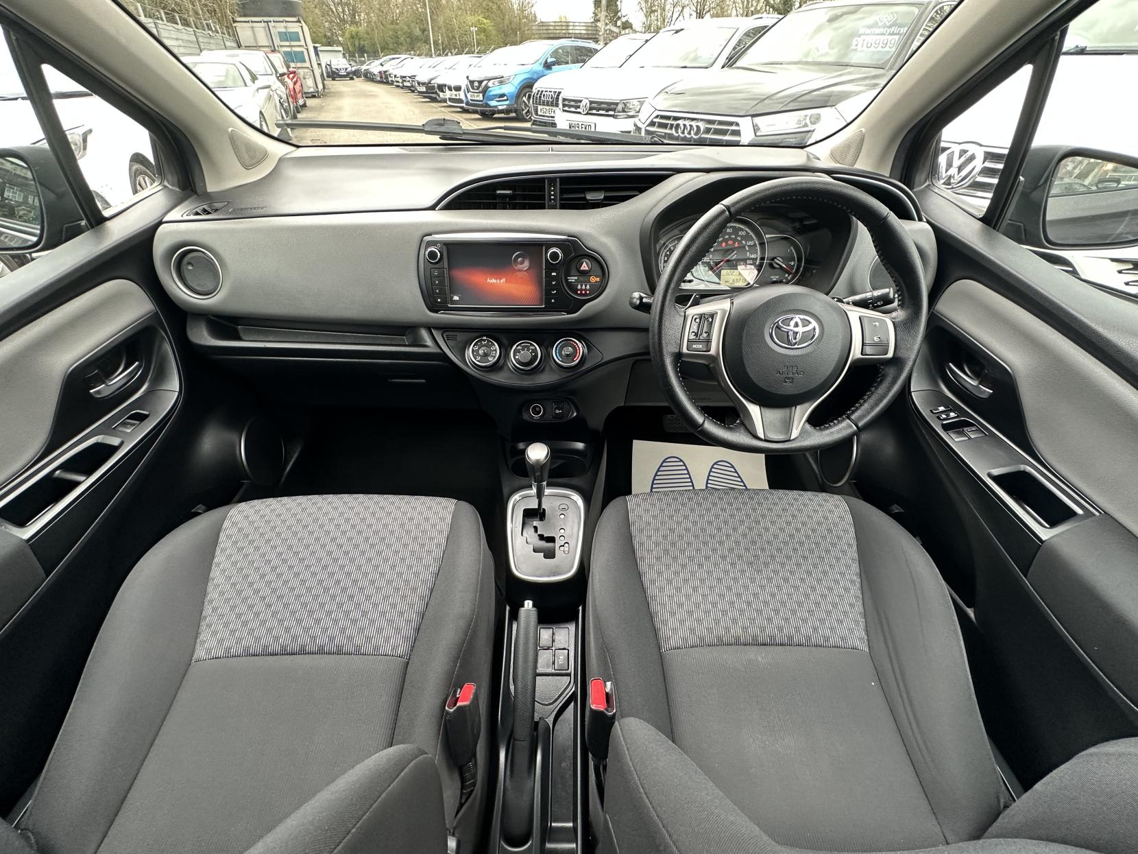 Toyota Yaris 1.33 Dual VVT-i Icon Hatchback 5dr Petrol Multidrive S Euro 5 (99 ps)