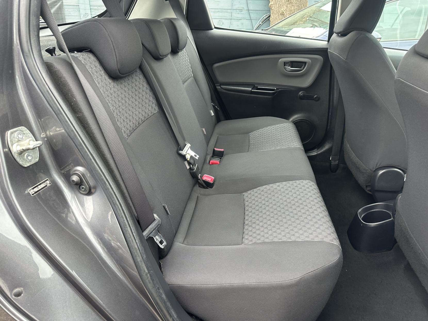 Toyota Yaris 1.33 Dual VVT-i Icon Hatchback 5dr Petrol Multidrive S Euro 5 (99 ps)