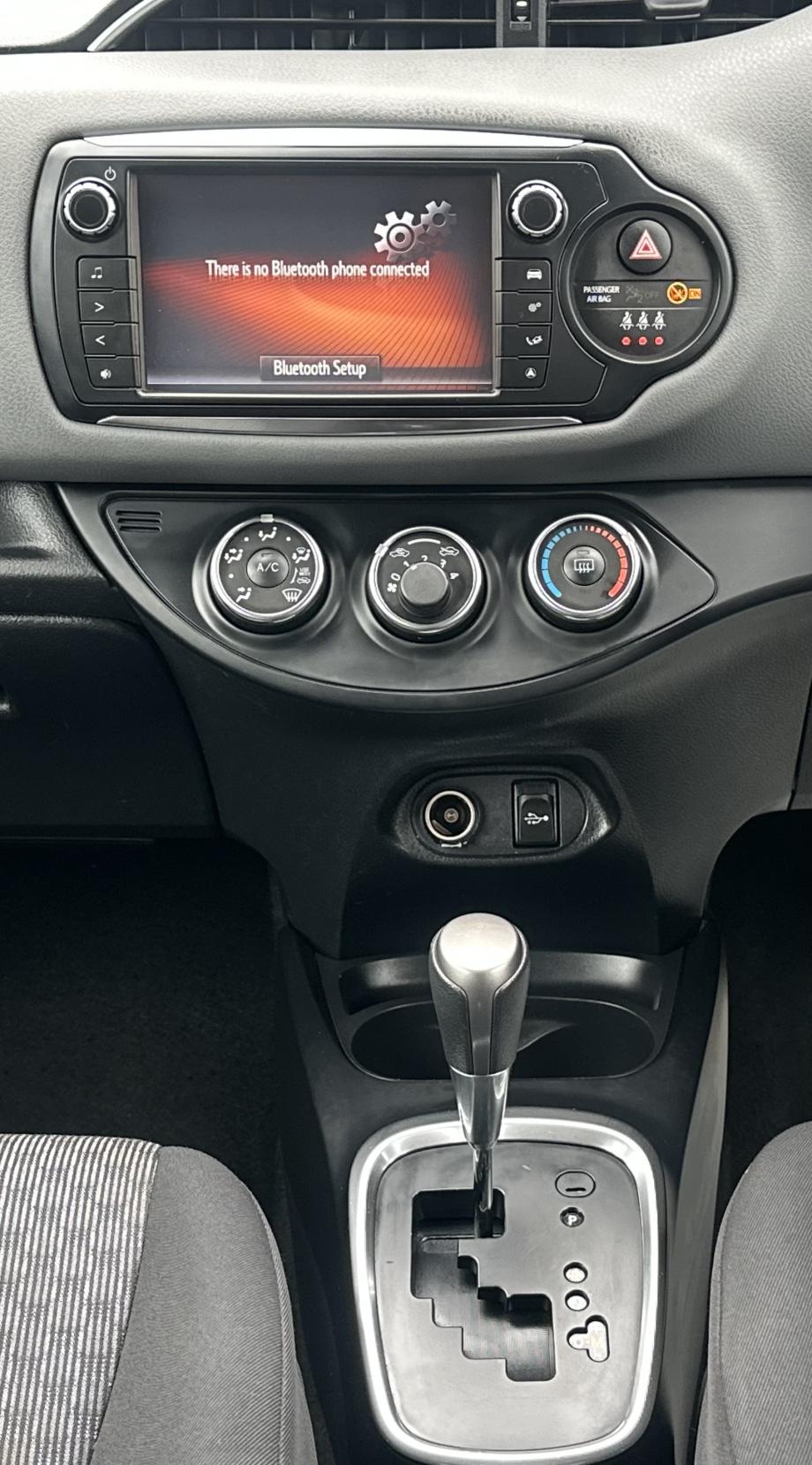 Toyota Yaris 1.33 Dual VVT-i Icon Hatchback 5dr Petrol Multidrive S Euro 5 (99 ps)