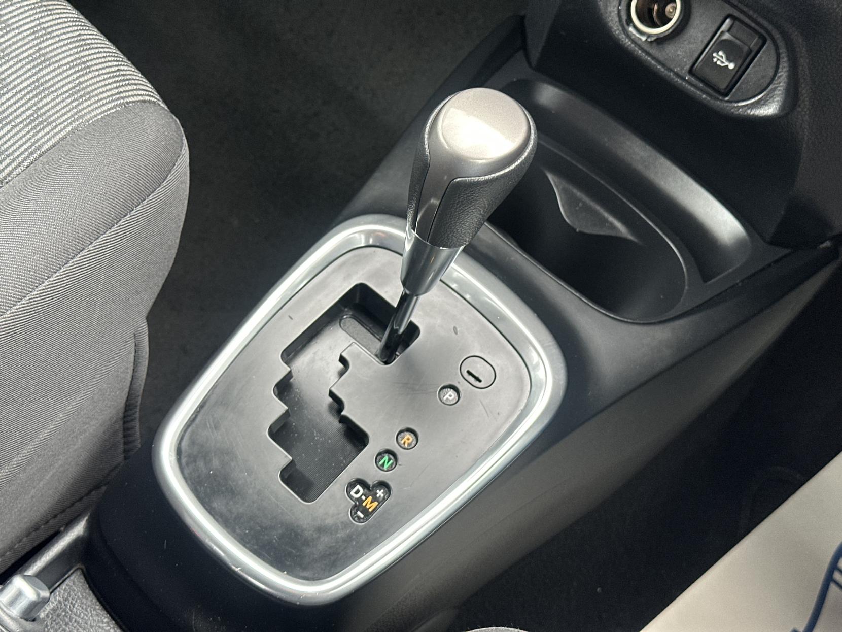 Toyota Yaris 1.33 Dual VVT-i Icon Hatchback 5dr Petrol Multidrive S Euro 5 (99 ps)