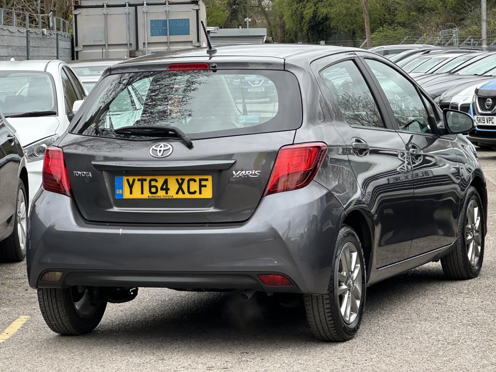 Toyota Yaris 1.33 Dual VVT-i Icon Hatchback 5dr Petrol Multidrive S Euro 5 (99 ps)