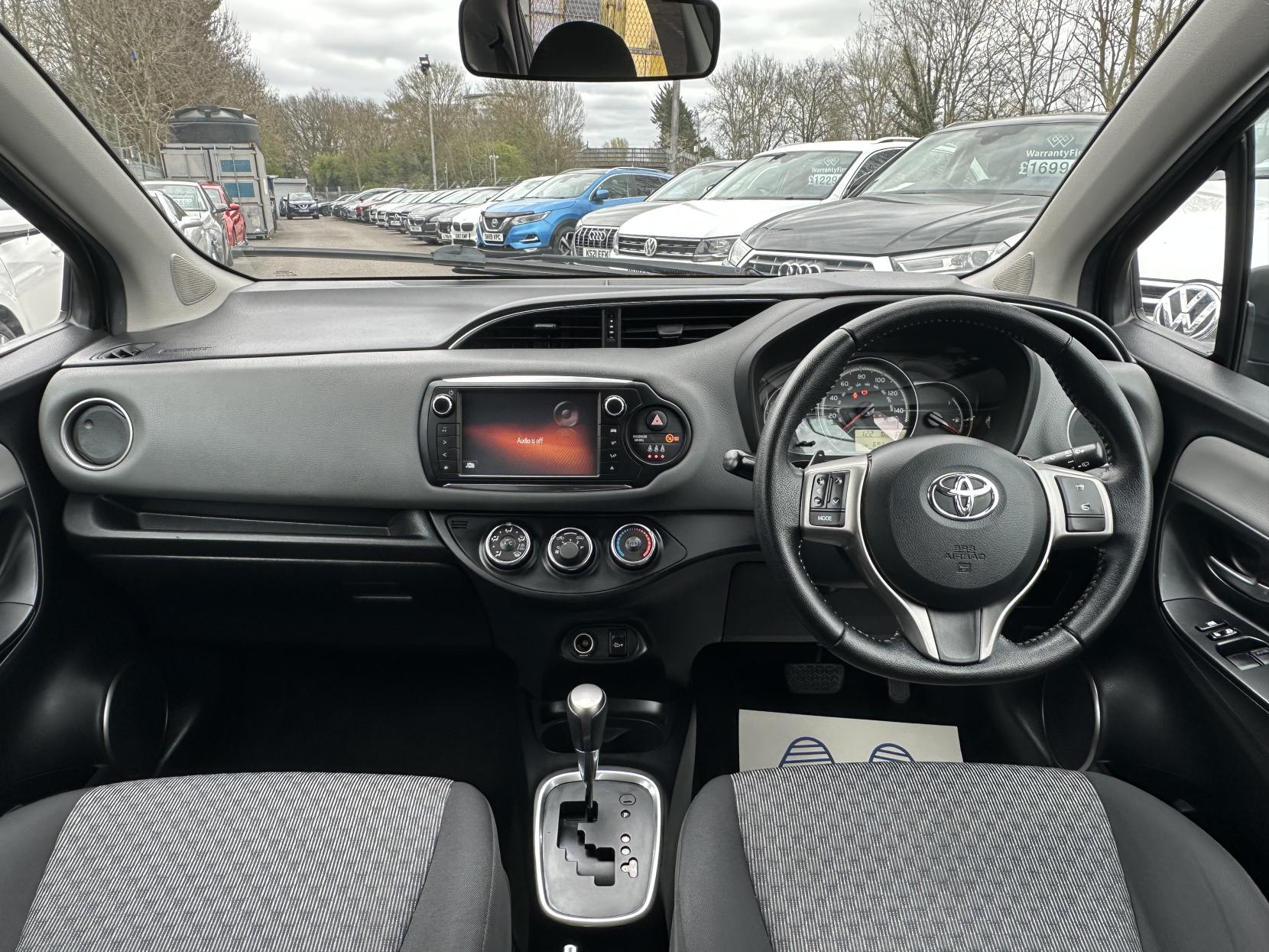 Toyota Yaris 1.33 Dual VVT-i Icon Hatchback 5dr Petrol Multidrive S Euro 5 (99 ps)