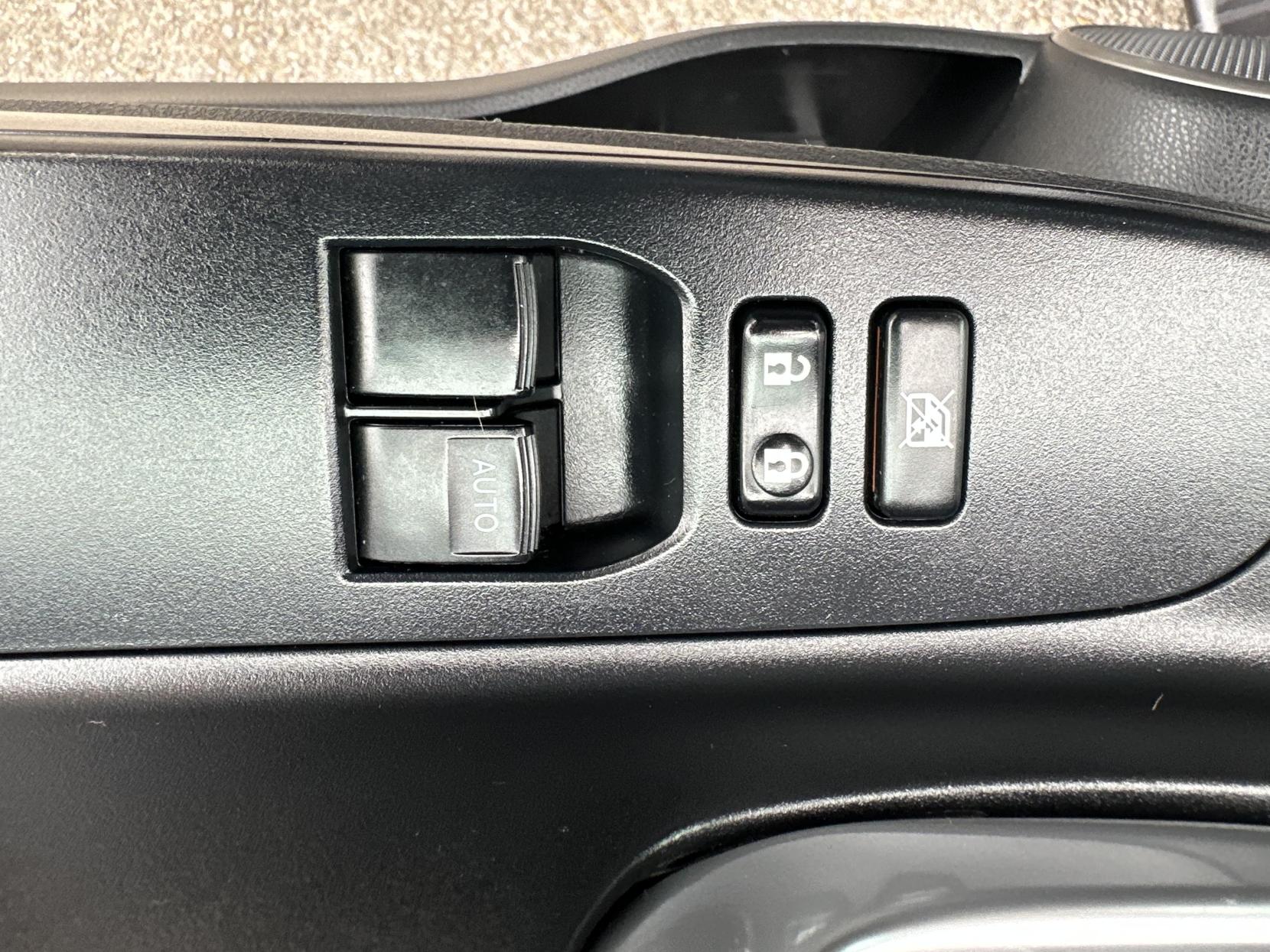 Toyota Yaris 1.33 Dual VVT-i Icon Hatchback 5dr Petrol Multidrive S Euro 5 (99 ps)