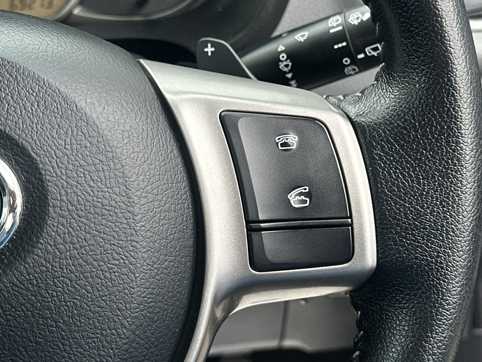 Toyota Yaris 1.33 Dual VVT-i Icon Hatchback 5dr Petrol Multidrive S Euro 5 (99 ps)