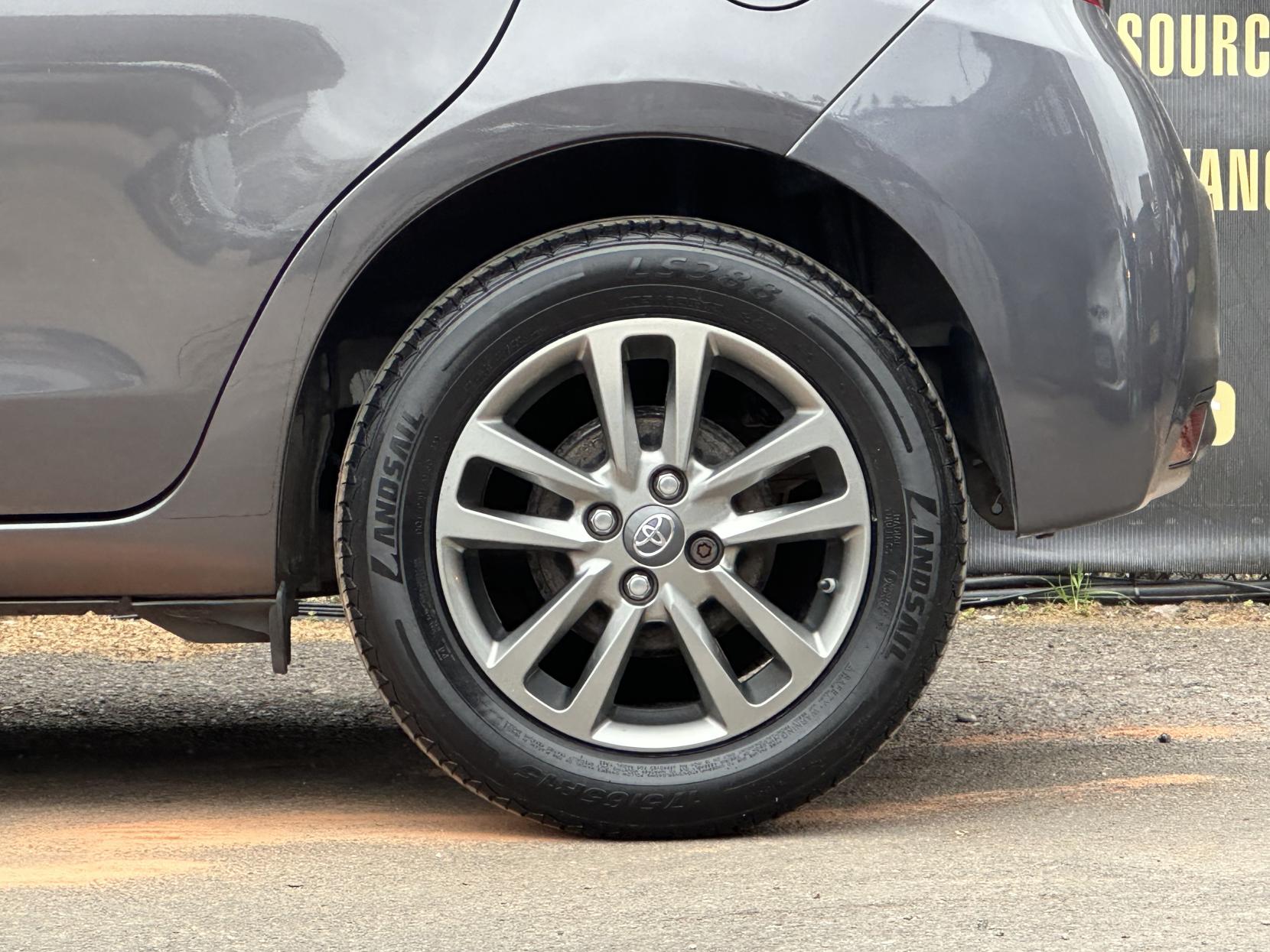 Toyota Yaris 1.33 Dual VVT-i Icon Hatchback 5dr Petrol Multidrive S Euro 5 (99 ps)