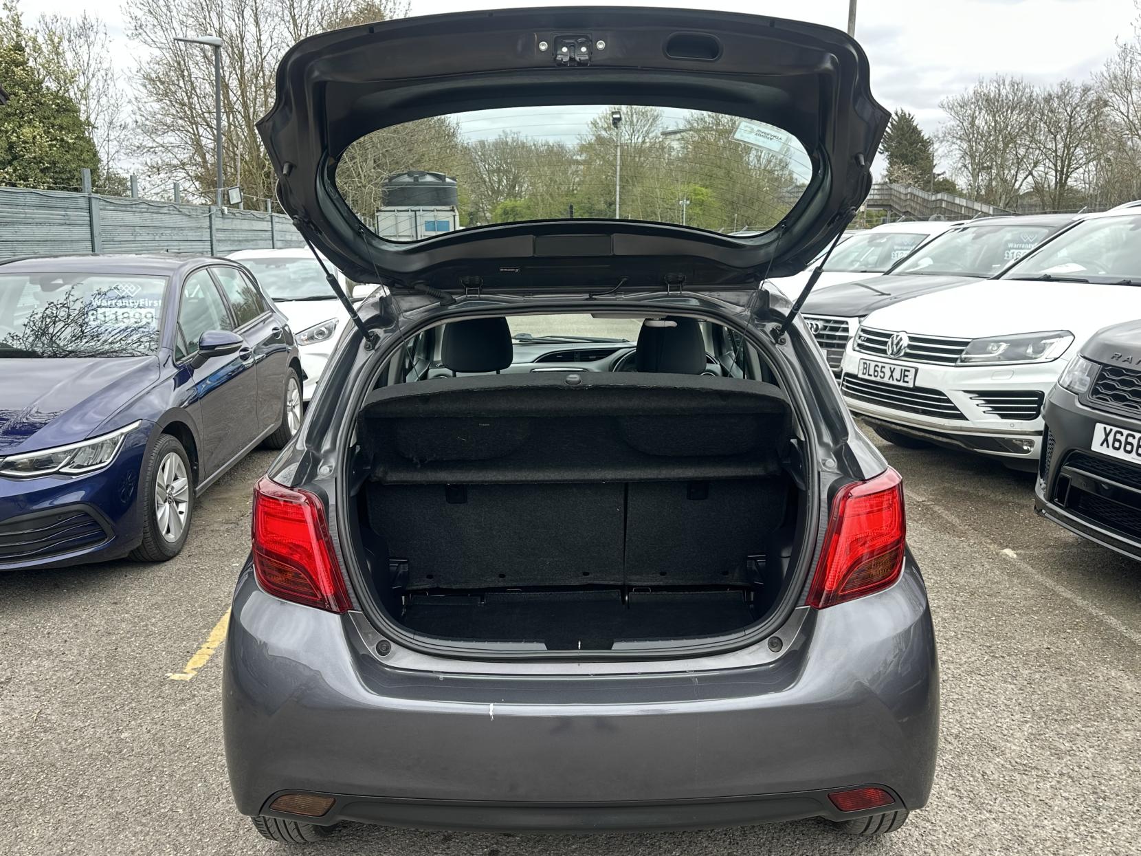 Toyota Yaris 1.33 Dual VVT-i Icon Hatchback 5dr Petrol Multidrive S Euro 5 (99 ps)