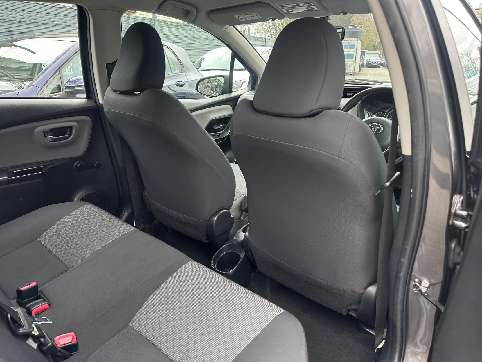 Toyota Yaris 1.33 Dual VVT-i Icon Hatchback 5dr Petrol Multidrive S Euro 5 (99 ps)