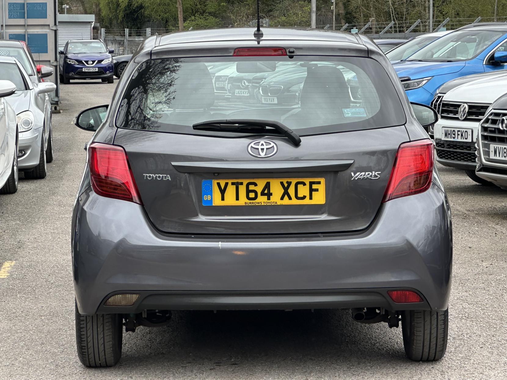 Toyota Yaris 1.33 Dual VVT-i Icon Hatchback 5dr Petrol Multidrive S Euro 5 (99 ps)