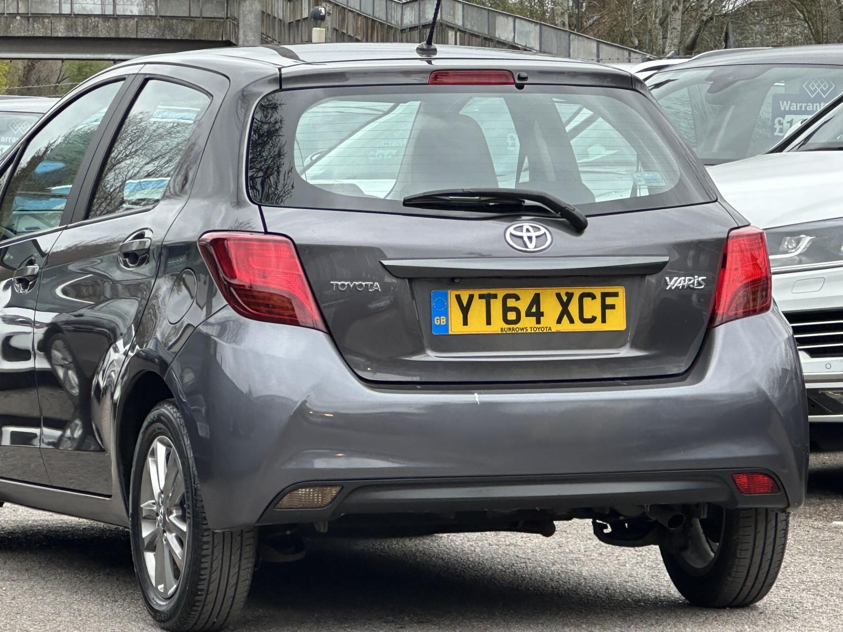 Toyota Yaris 1.33 Dual VVT-i Icon Hatchback 5dr Petrol Multidrive S Euro 5 (99 ps)