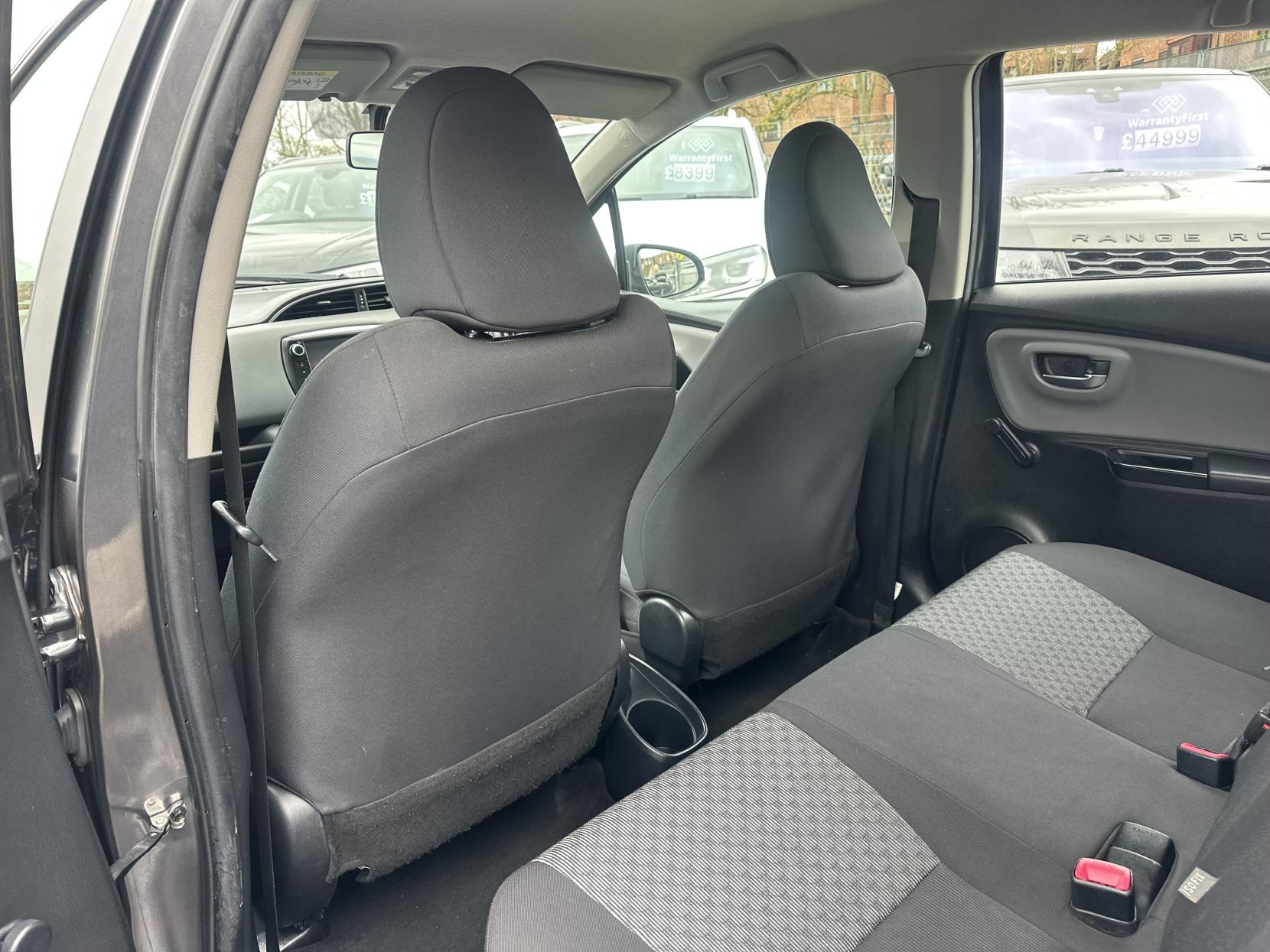 Toyota Yaris 1.33 Dual VVT-i Icon Hatchback 5dr Petrol Multidrive S Euro 5 (99 ps)