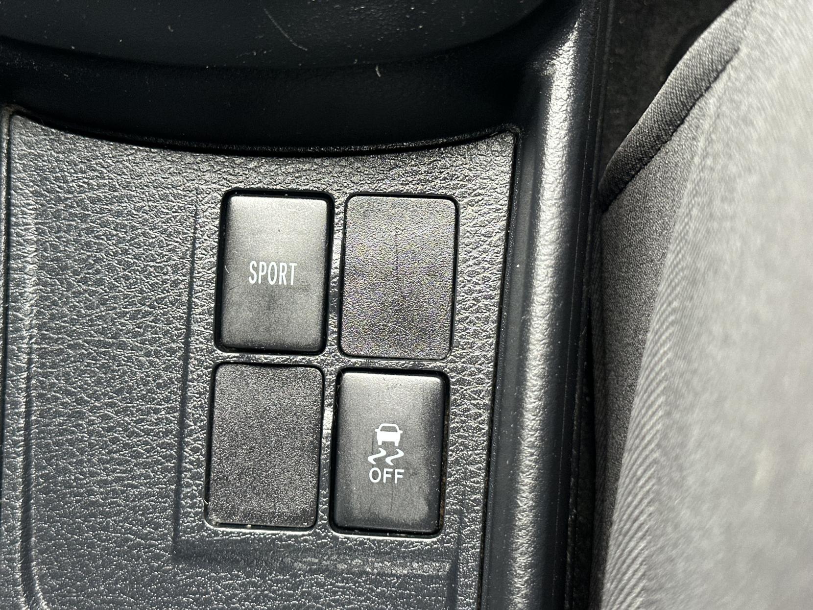 Toyota Yaris 1.33 Dual VVT-i Icon Hatchback 5dr Petrol Multidrive S Euro 5 (99 ps)