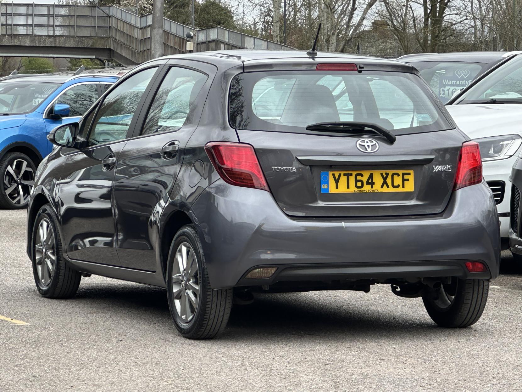 Toyota Yaris 1.33 Dual VVT-i Icon Hatchback 5dr Petrol Multidrive S Euro 5 (99 ps)