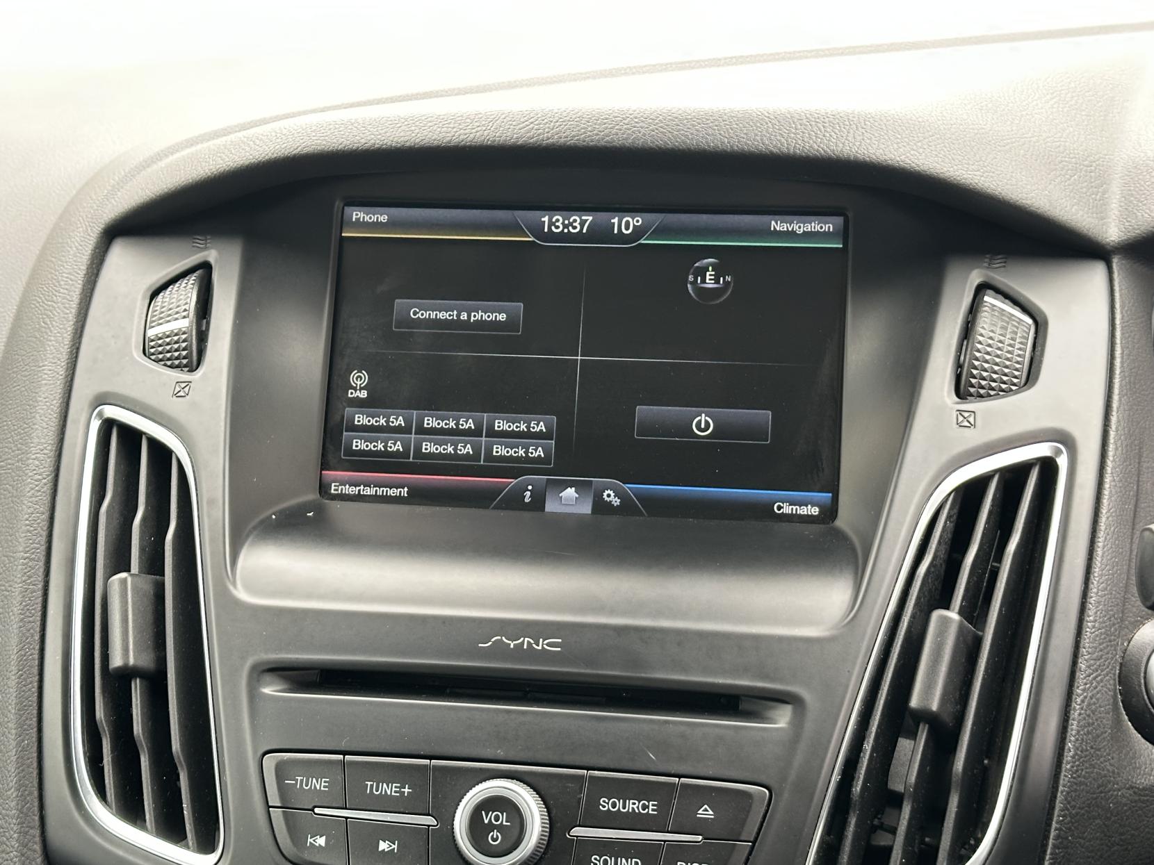 Ford Focus 1.6 Titanium Hatchback 5dr Petrol Powershift Euro 6 (125 ps)