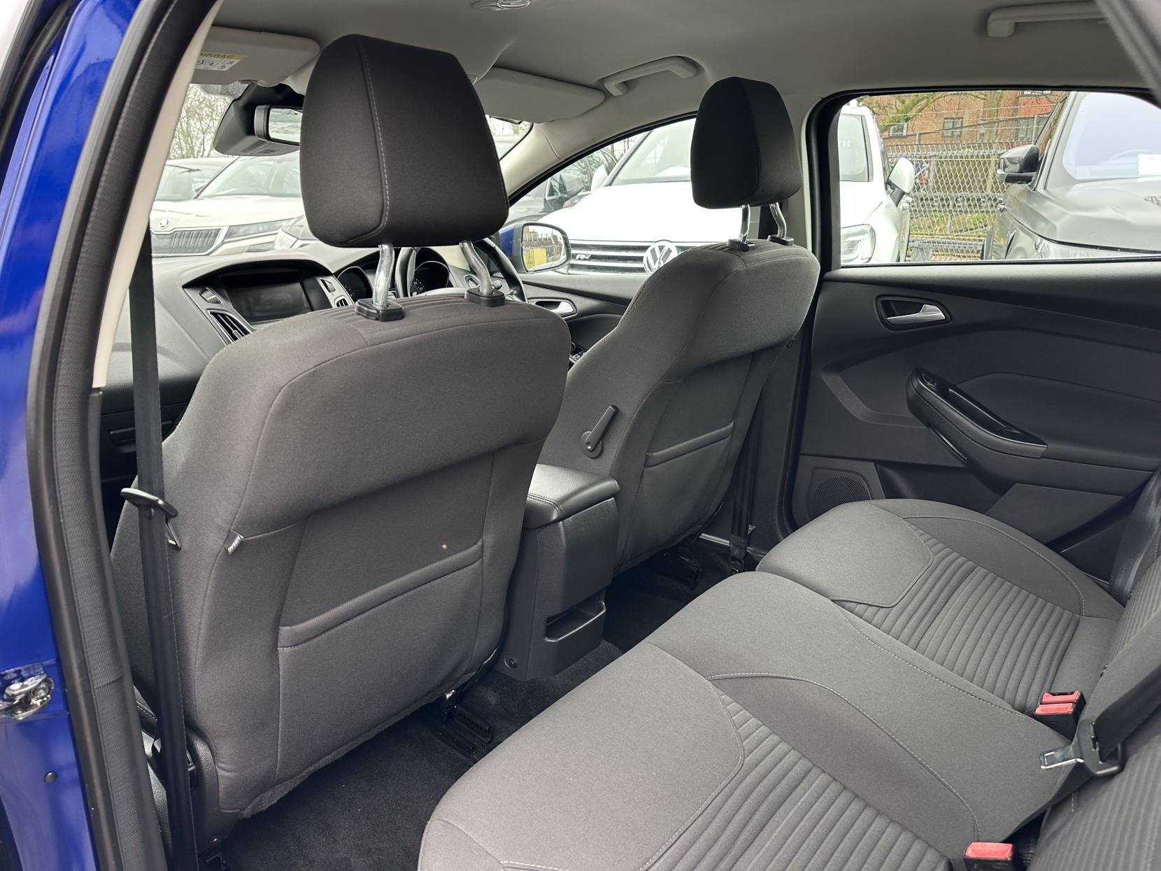 Ford Focus 1.6 Titanium Hatchback 5dr Petrol Powershift Euro 6 (125 ps)