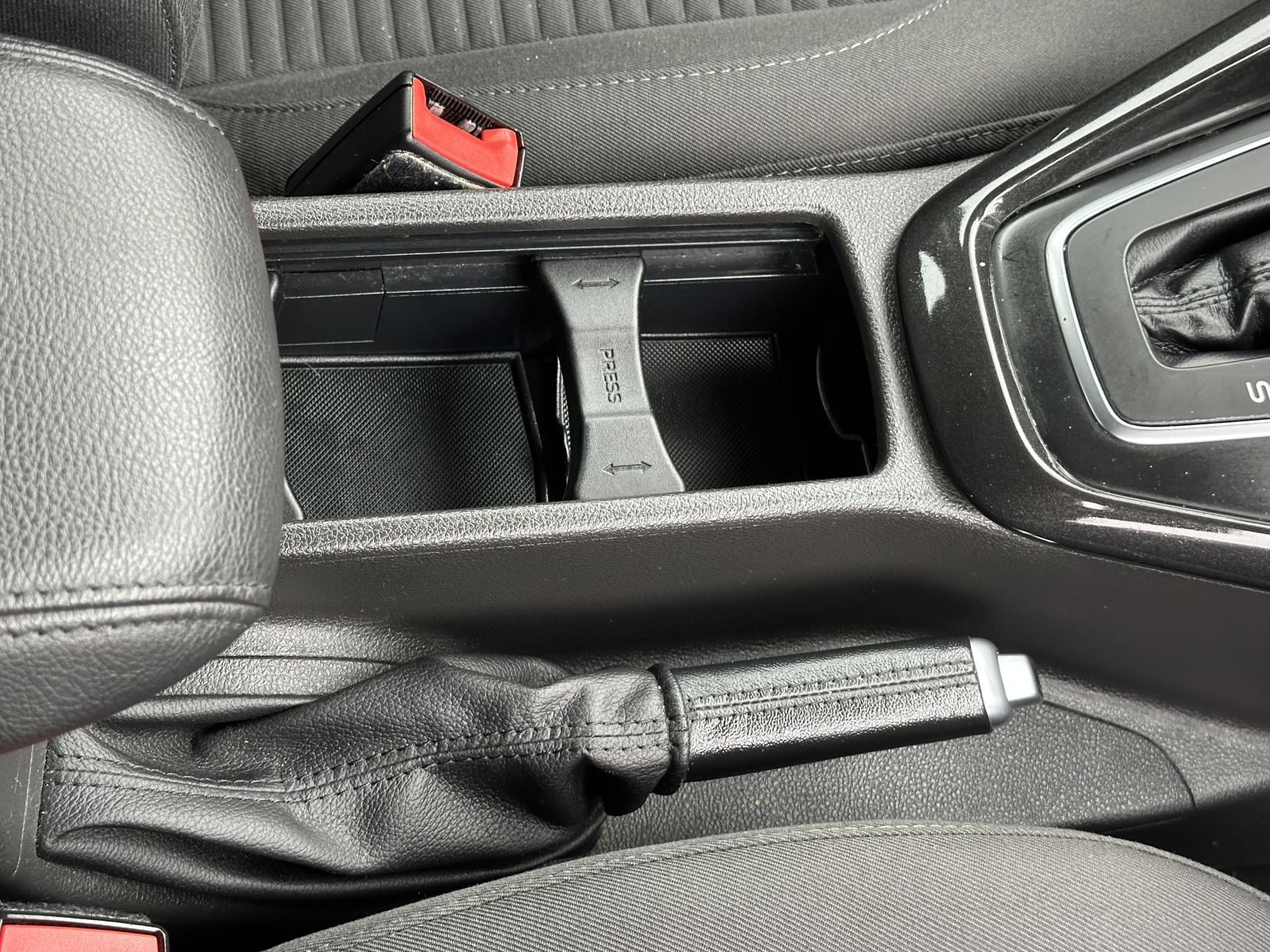 Ford Focus 1.6 Titanium Hatchback 5dr Petrol Powershift Euro 6 (125 ps)