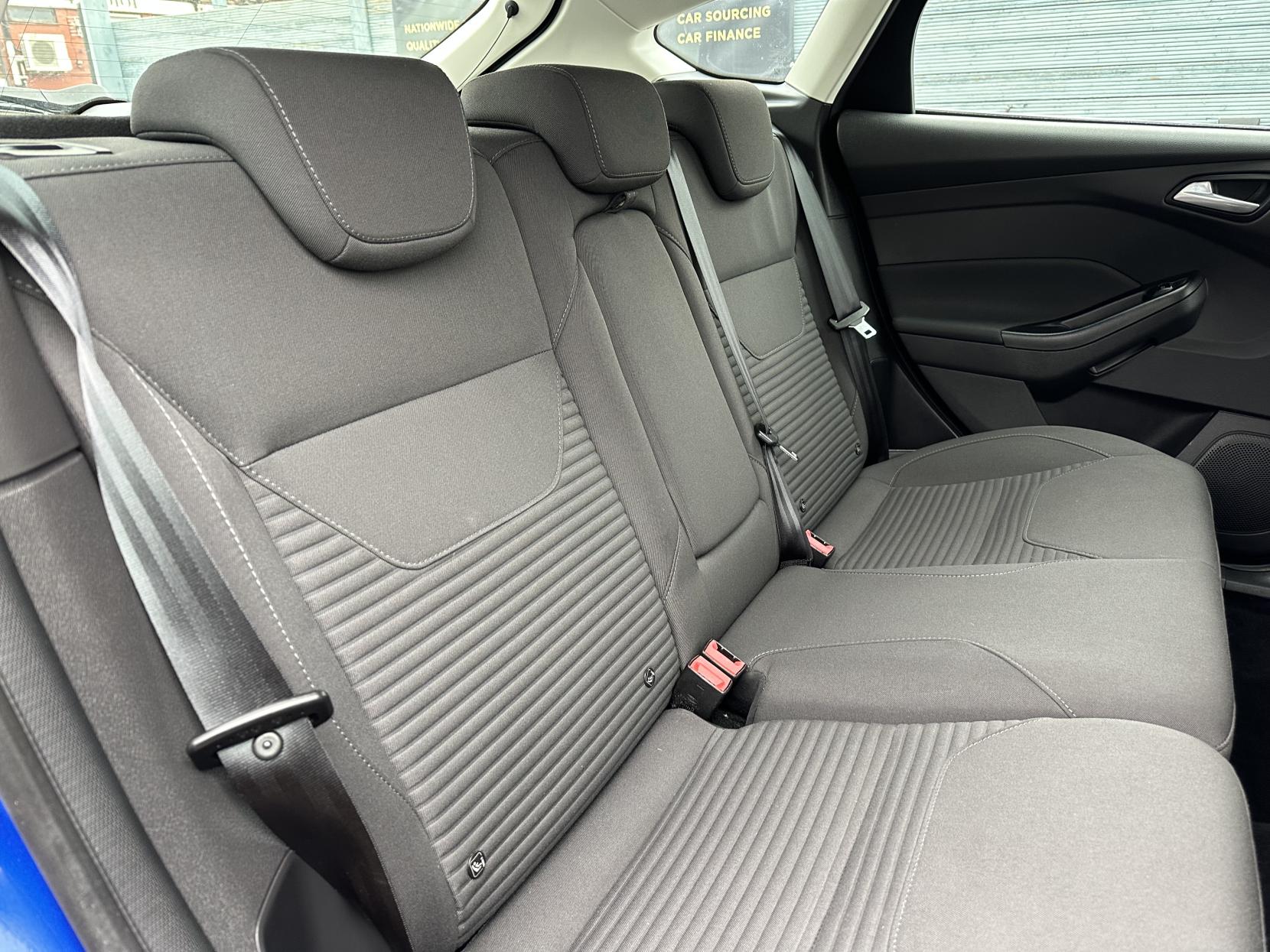 Ford Focus 1.6 Titanium Hatchback 5dr Petrol Powershift Euro 6 (125 ps)