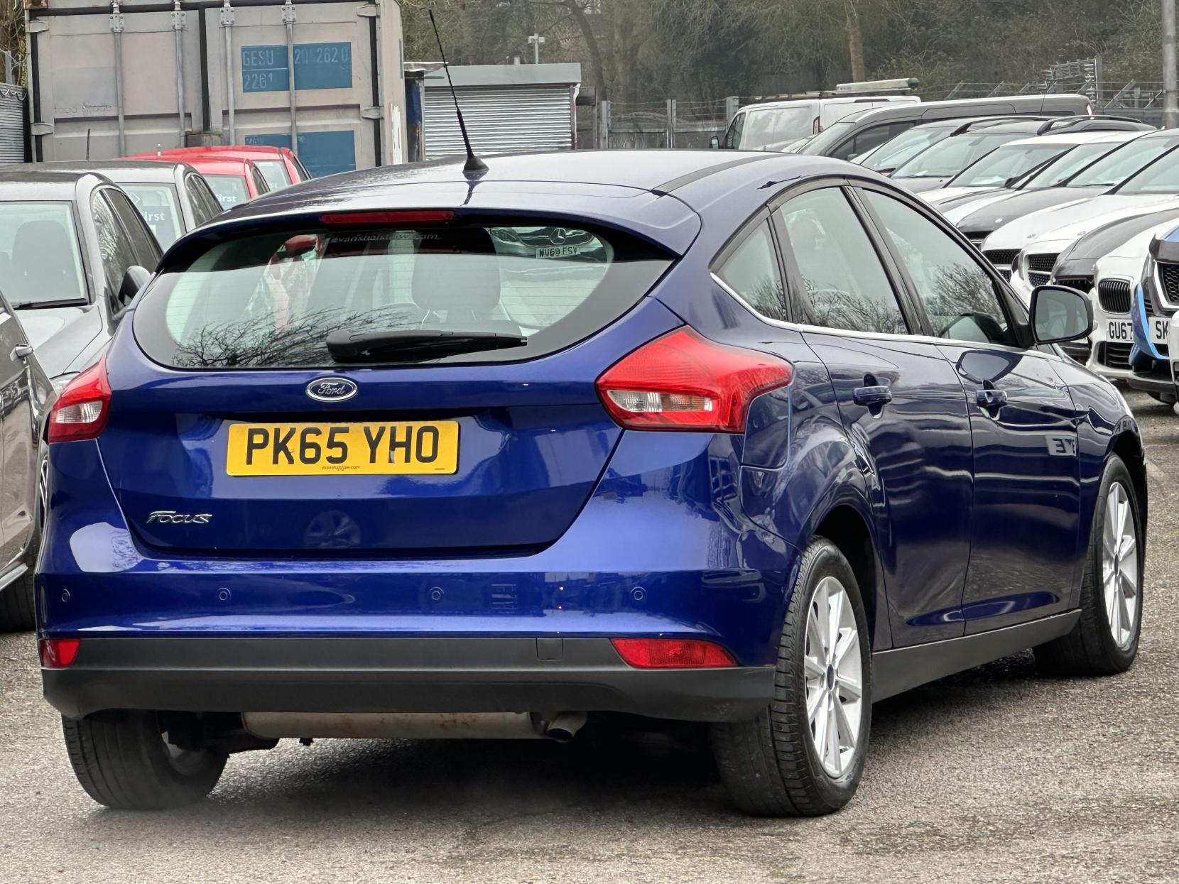 Ford Focus 1.6 Titanium Hatchback 5dr Petrol Powershift Euro 6 (125 ps)