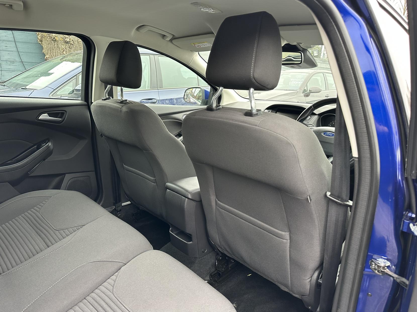 Ford Focus 1.6 Titanium Hatchback 5dr Petrol Powershift Euro 6 (125 ps)