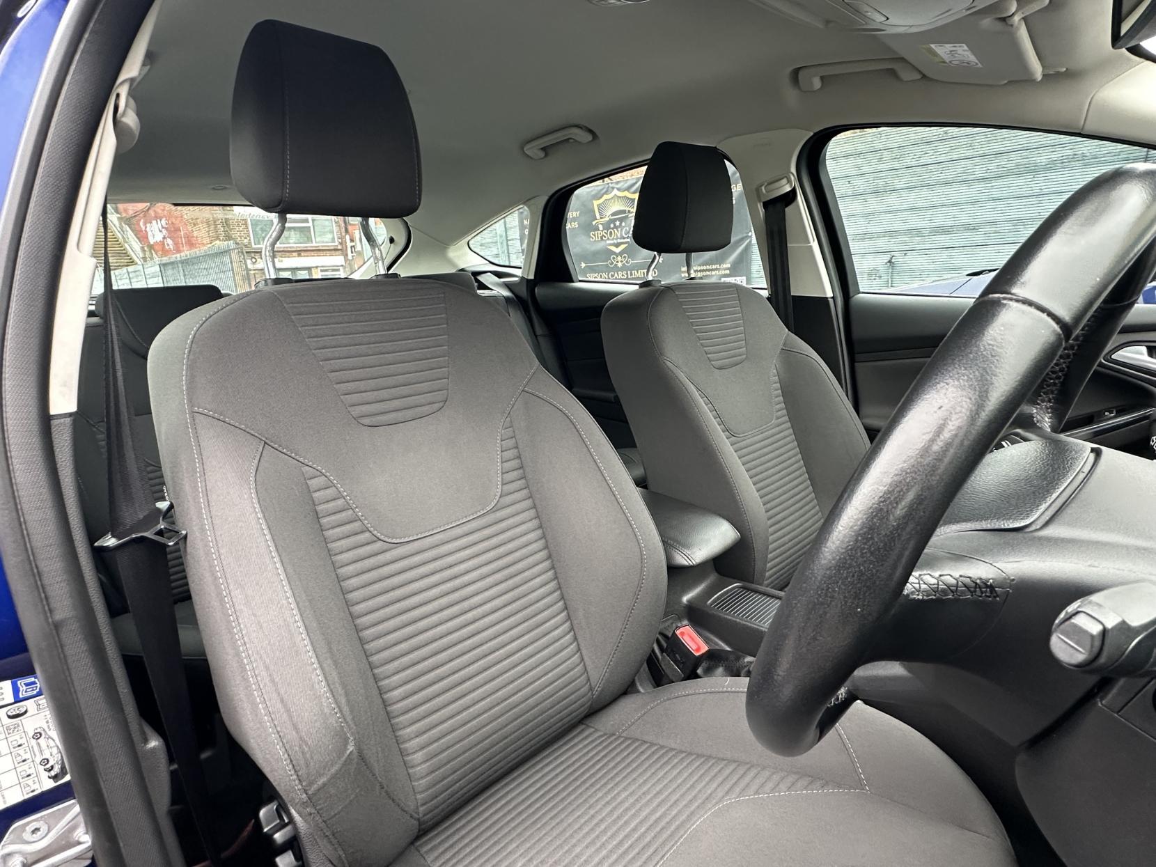 Ford Focus 1.6 Titanium Hatchback 5dr Petrol Powershift Euro 6 (125 ps)