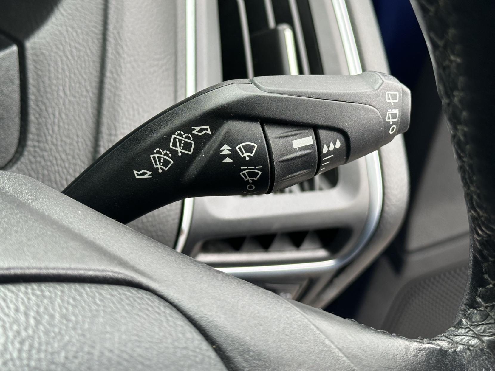 Ford Focus 1.6 Titanium Hatchback 5dr Petrol Powershift Euro 6 (125 ps)