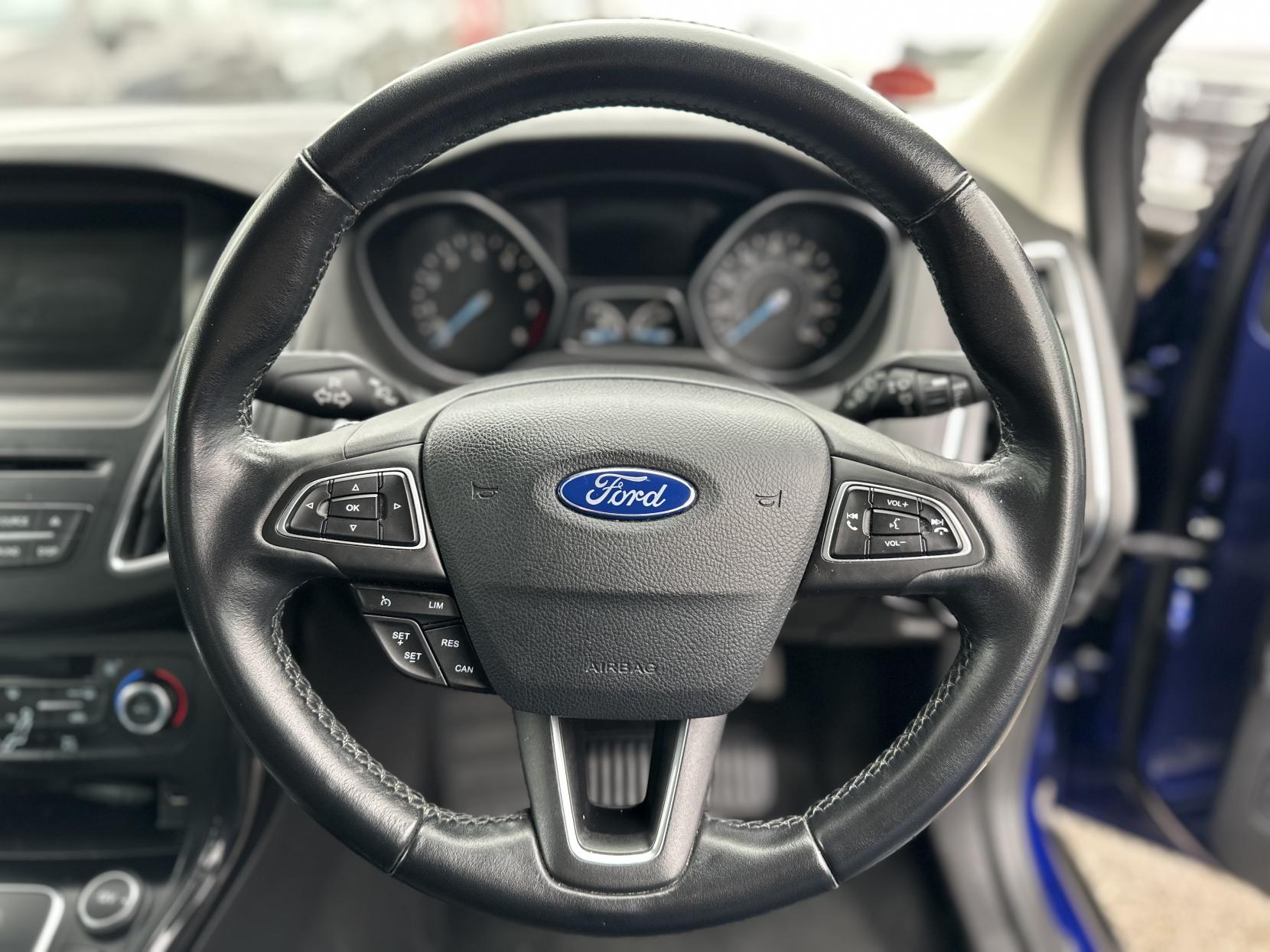 Ford Focus 1.6 Titanium Hatchback 5dr Petrol Powershift Euro 6 (125 ps)