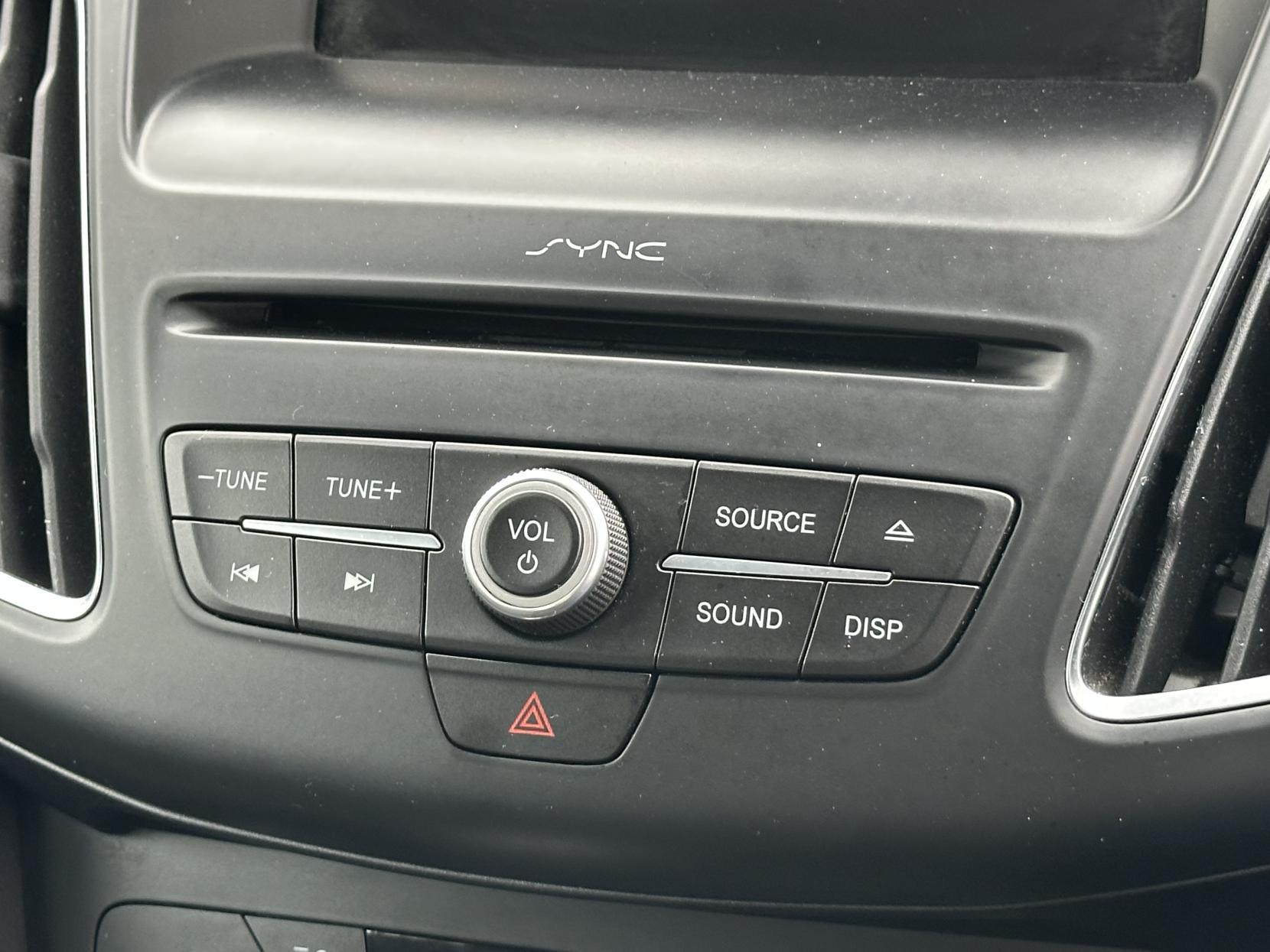 Ford Focus 1.6 Titanium Hatchback 5dr Petrol Powershift Euro 6 (125 ps)