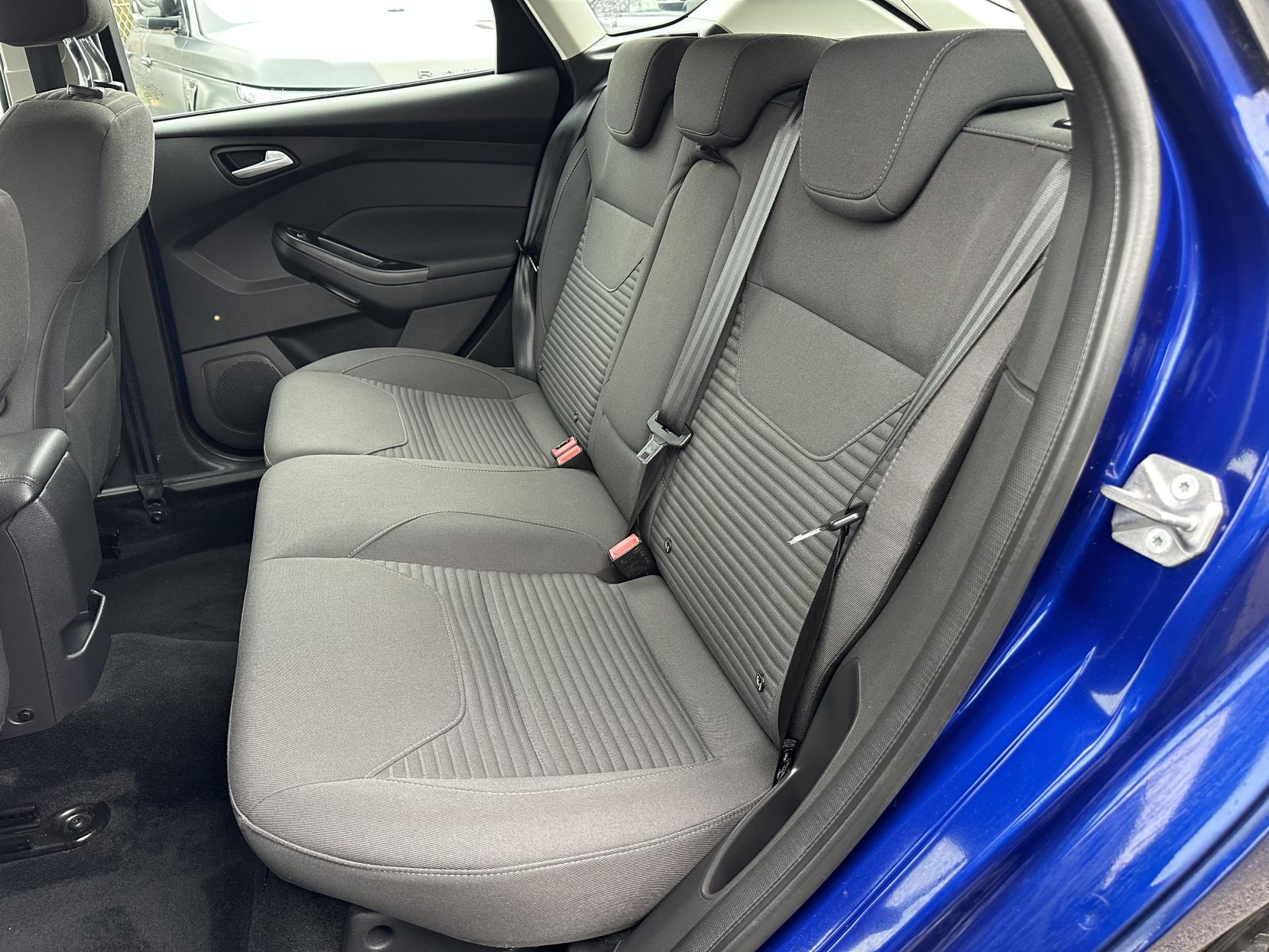 Ford Focus 1.6 Titanium Hatchback 5dr Petrol Powershift Euro 6 (125 ps)